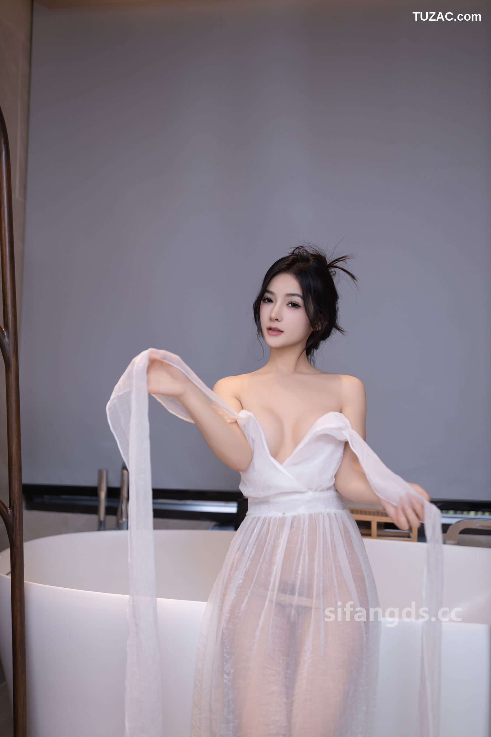 XR-Uncensored-谭小灵-白色连衣裙下的无内肉丝-R18-XiuRen秀人网-8117-内购私拍