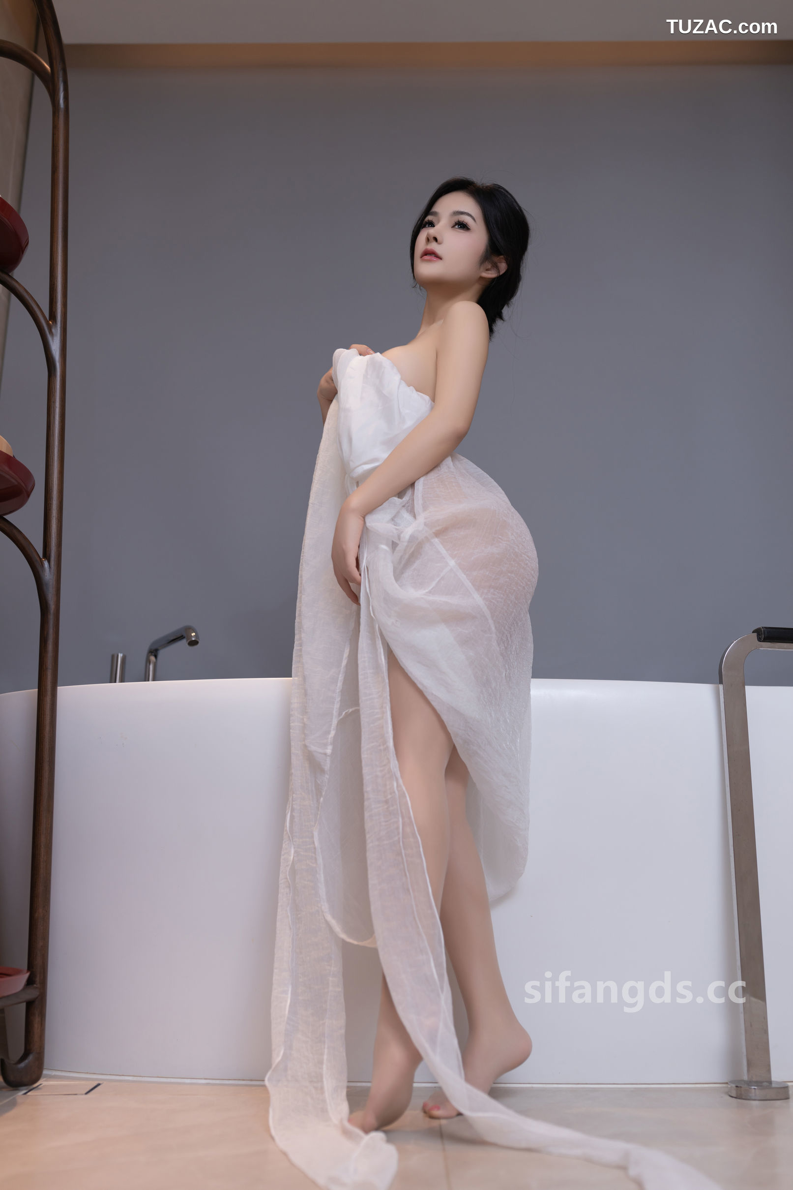 XR-Uncensored-谭小灵-白色连衣裙下的无内肉丝-R18-XiuRen秀人网-8117-内购私拍