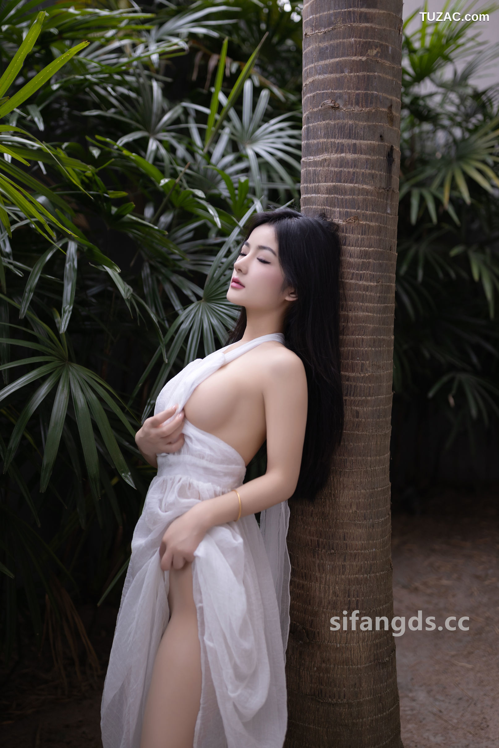 XR-Uncensored-谭小灵-白色连衣裙下的无内肉丝-R18-XiuRen秀人网-8117-内购私拍