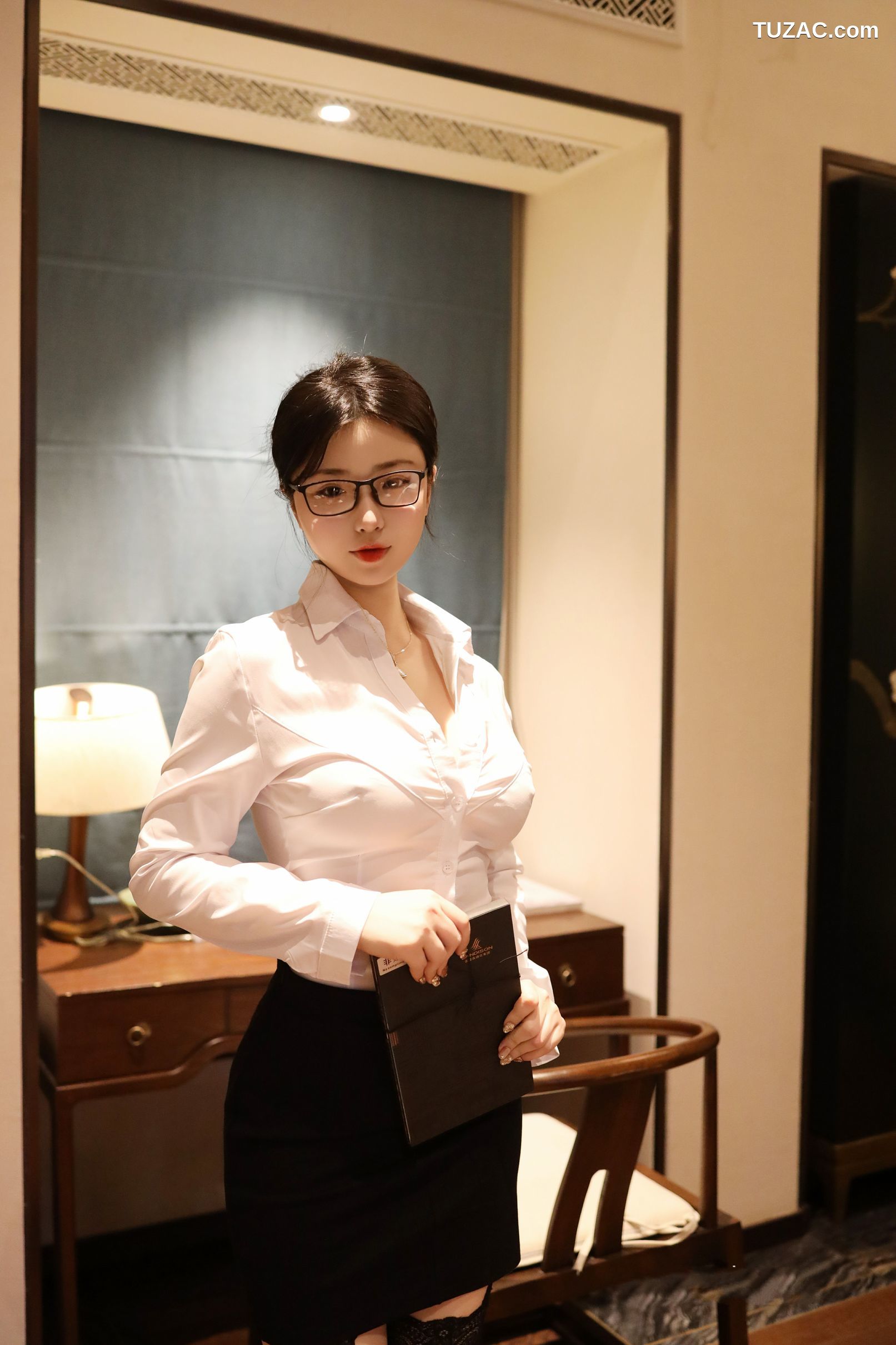 XR-Uncensored-陈小花-职业装OL内购版-XiuRen秀人网-内购私拍