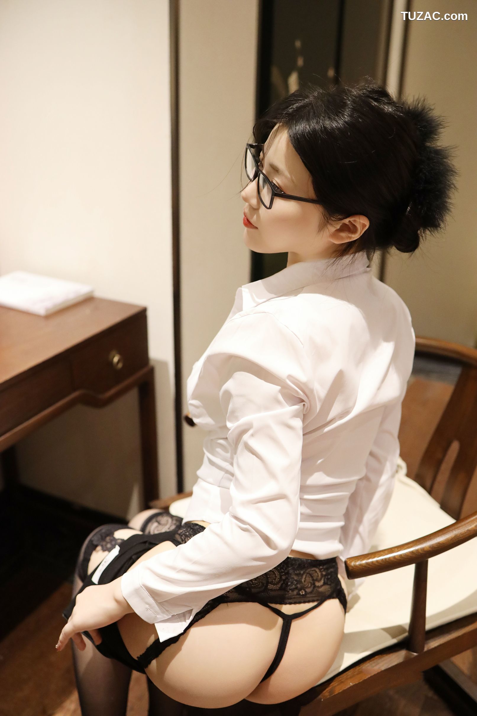 XR-Uncensored-陈小花-职业装OL内购版-XiuRen秀人网-内购私拍