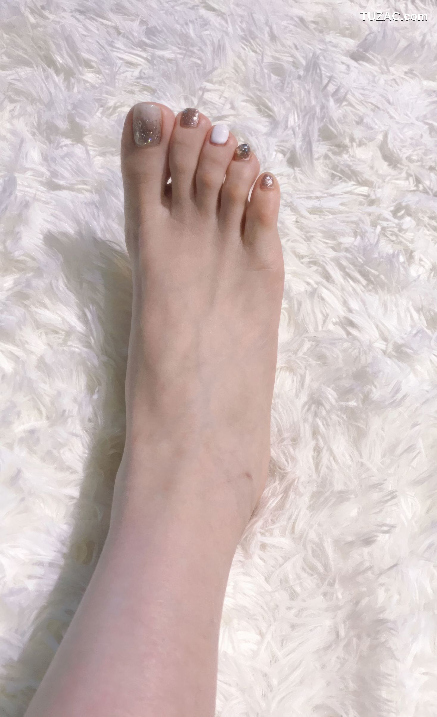 XR-Uncensored-雨儿酱eve-黑色网纱-XiuRen秀人网-内购私拍