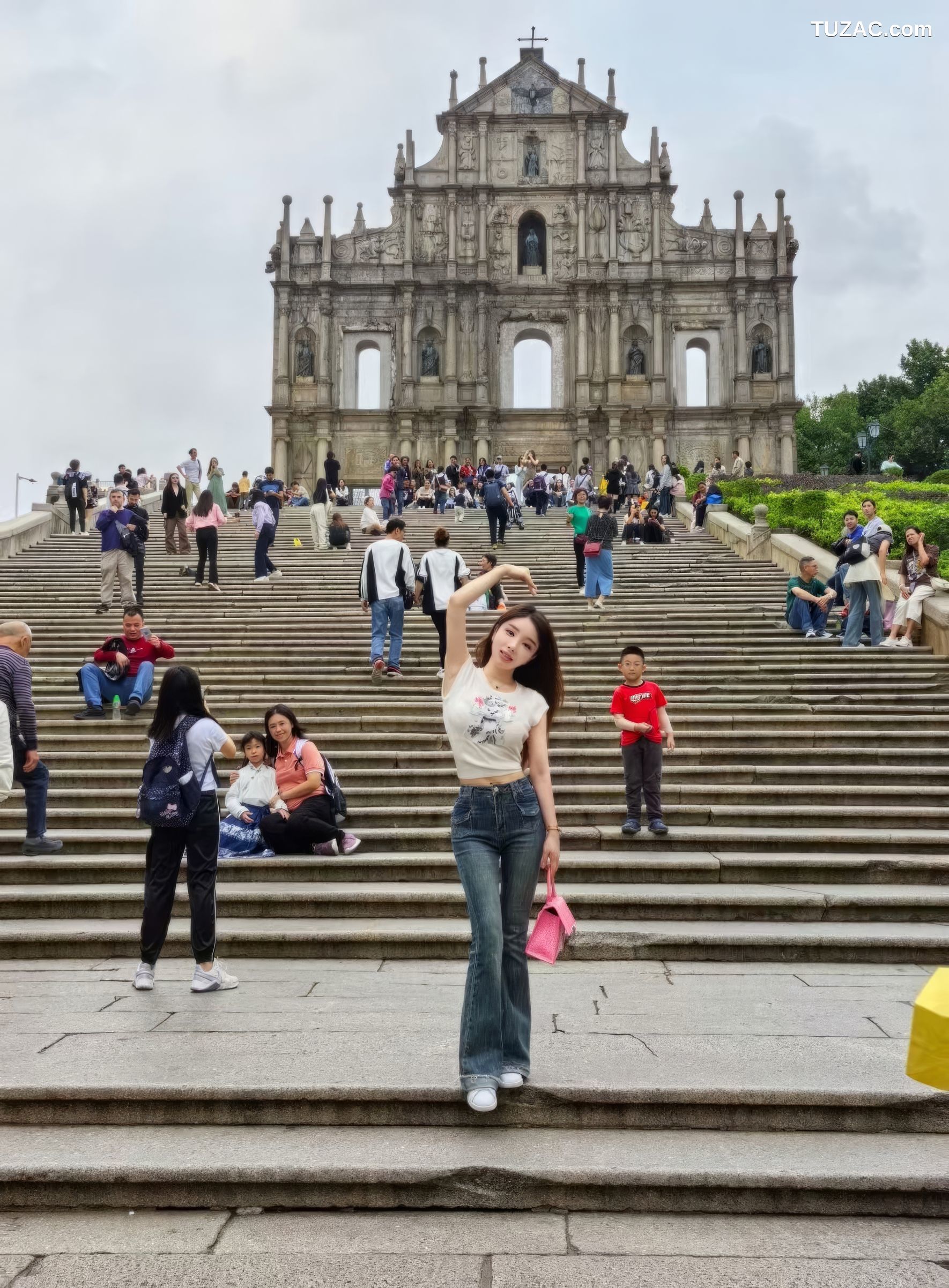 XR-Uncensored-雨儿酱eve-黑色网纱-XiuRen秀人网-内购私拍