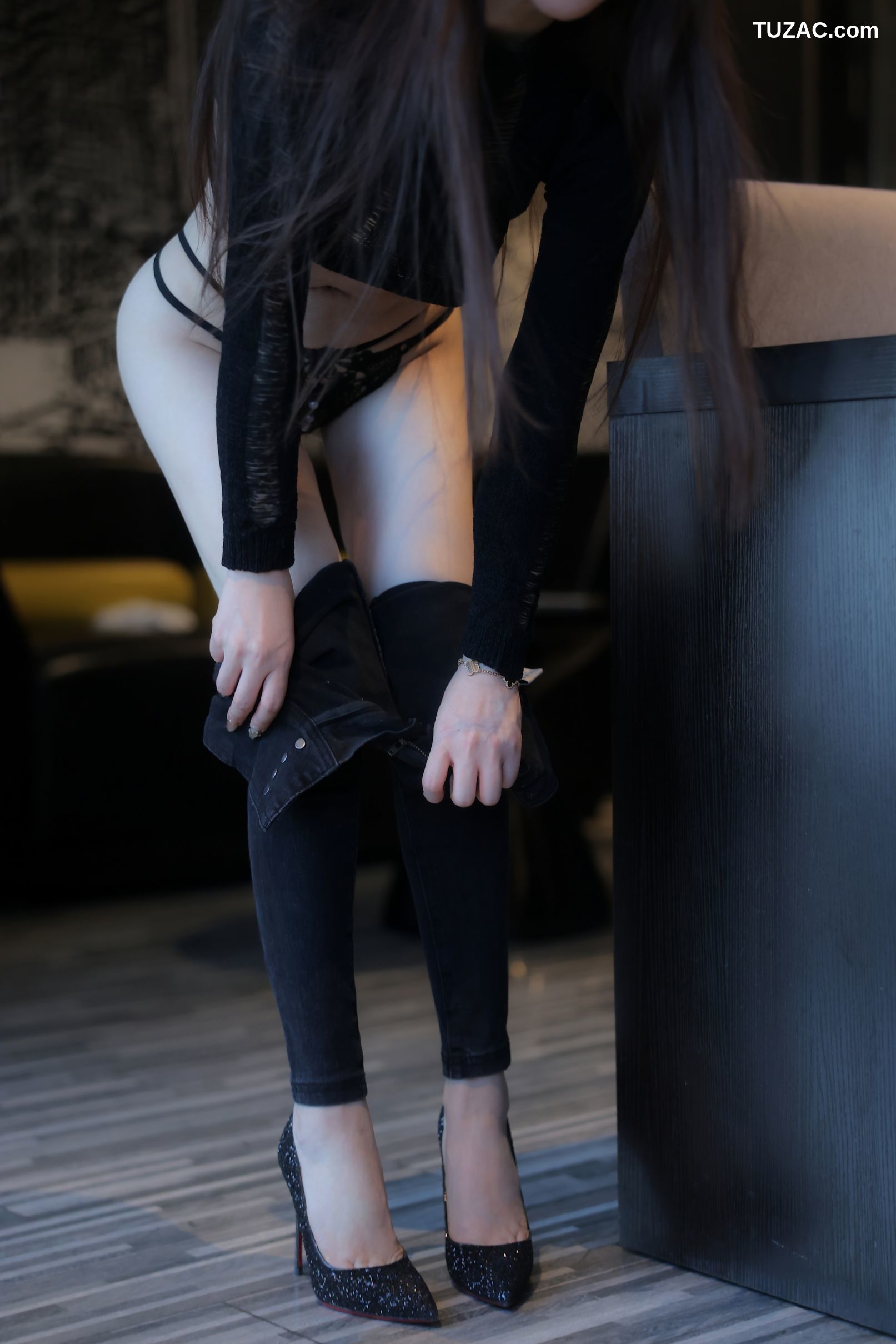 XR-Uncensored-雨儿酱eve-黑色网纱-XiuRen秀人网-内购私拍