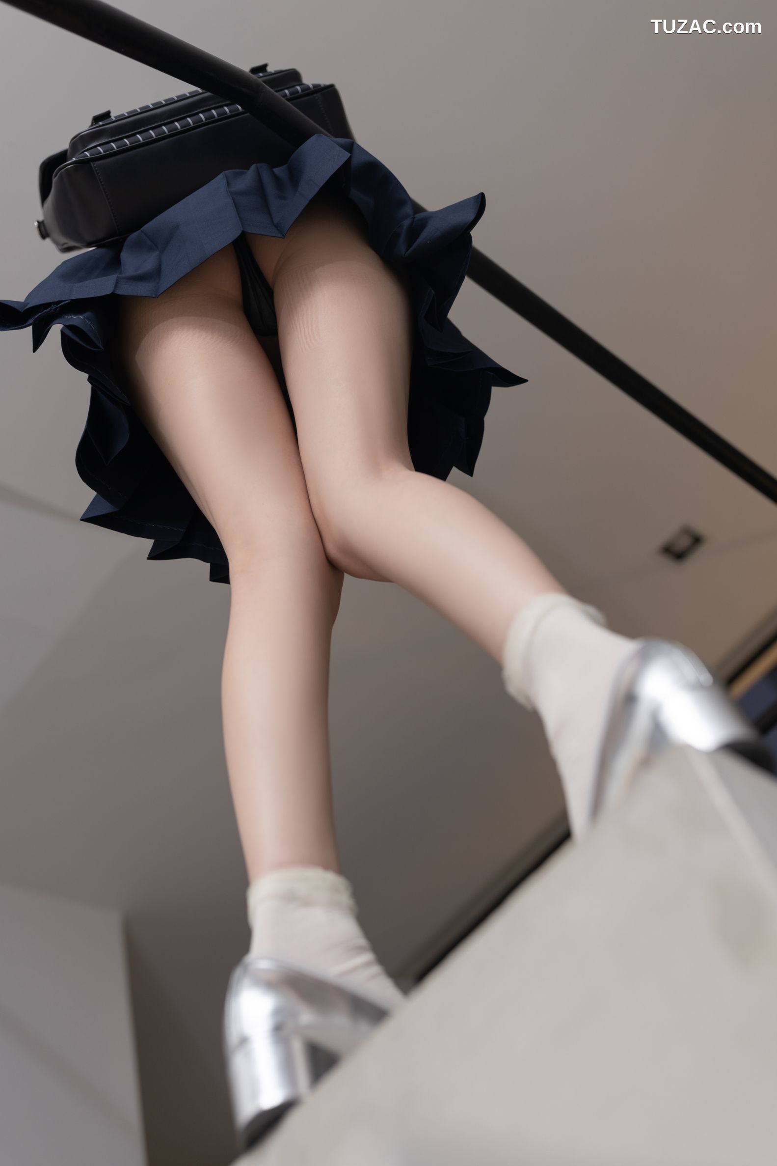 XR-Uncensored-鱼子酱Fish-JK写真-XiuRen秀人网-8244-内购私拍