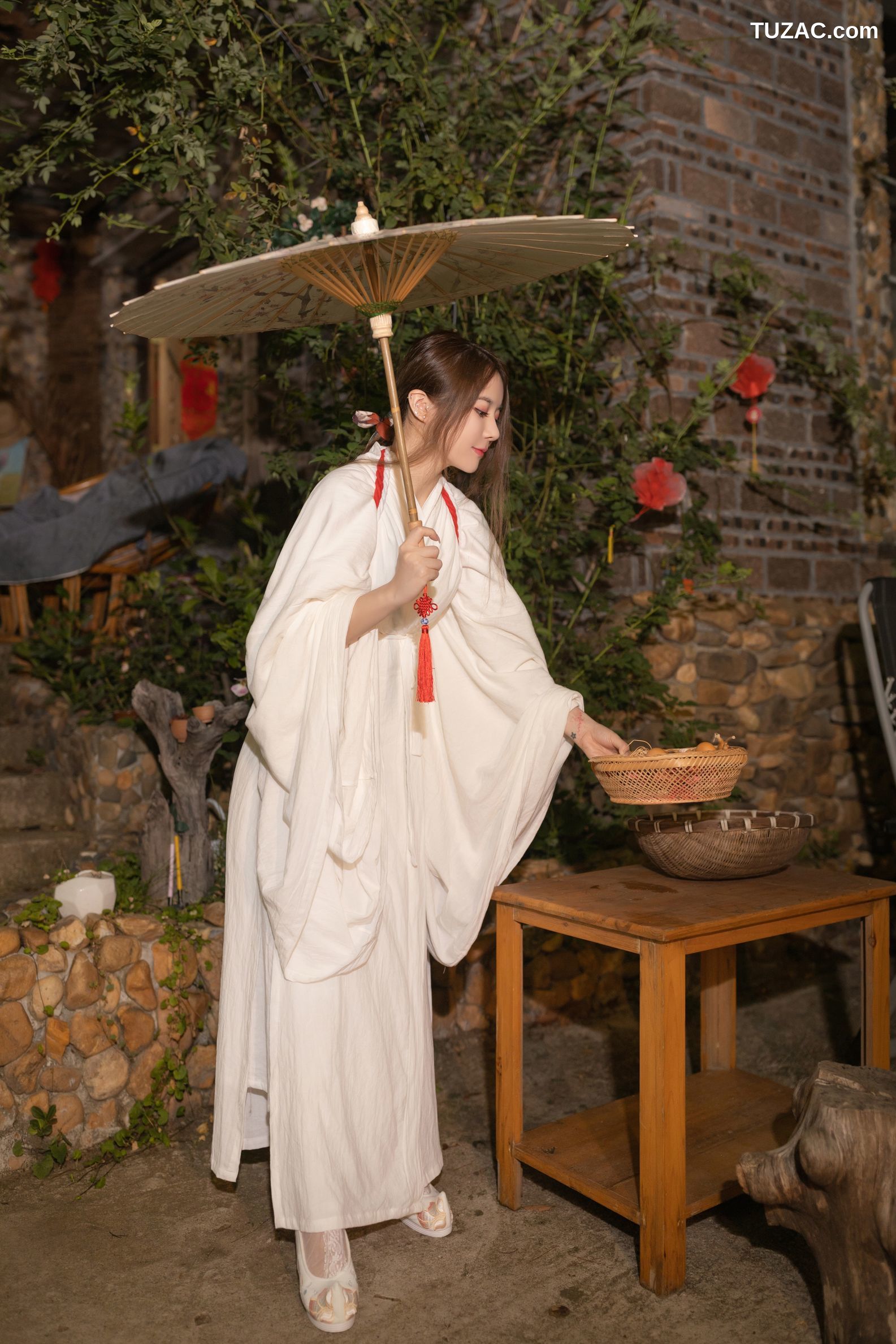 XR-Uncensored-鱼子酱Fish-《小树林的故事》-XiuRen秀人网-内购私