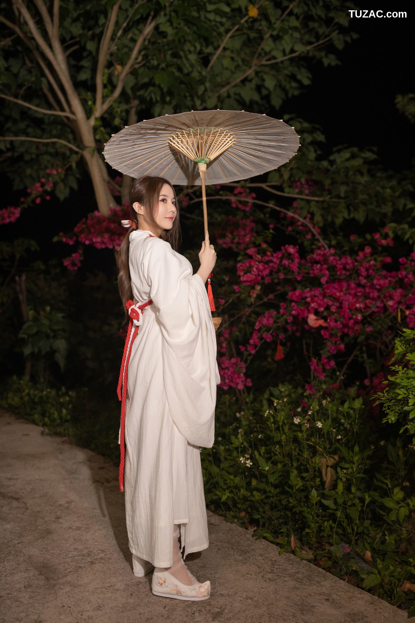 XR-Uncensored-鱼子酱Fish-《小树林的故事》-XiuRen秀人网-内购私