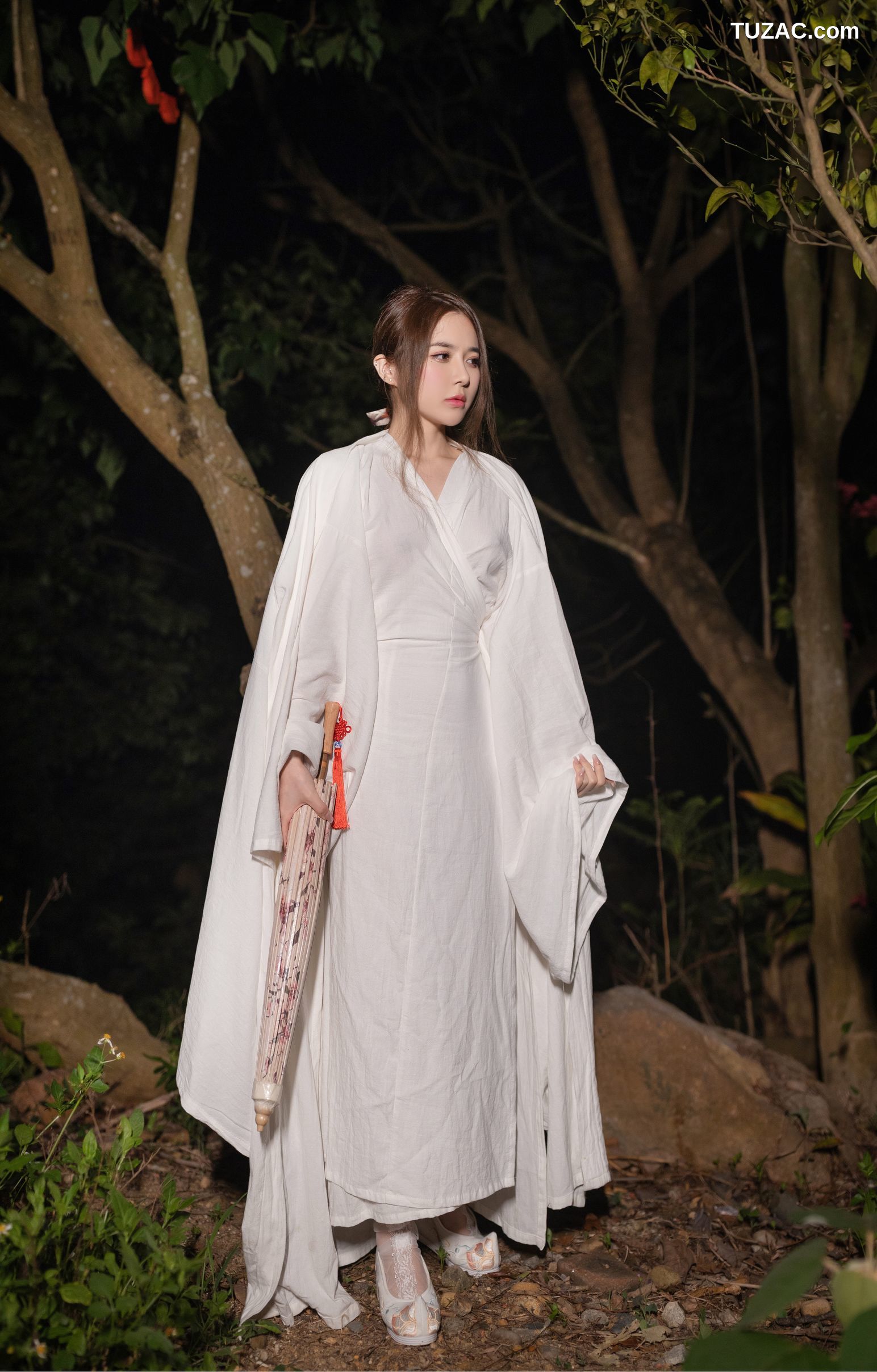 XR-Uncensored-鱼子酱Fish-《小树林的故事》-XiuRen秀人网-内购私