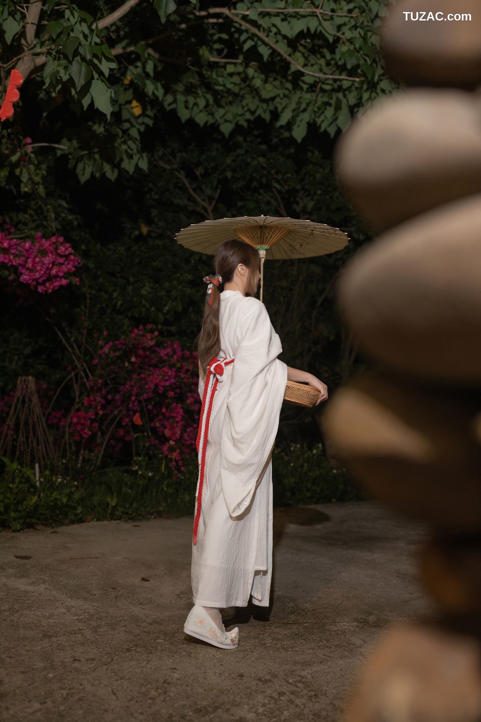 XR-Uncensored-鱼子酱Fish-《小树林的故事》-XiuRen秀人网-内购私