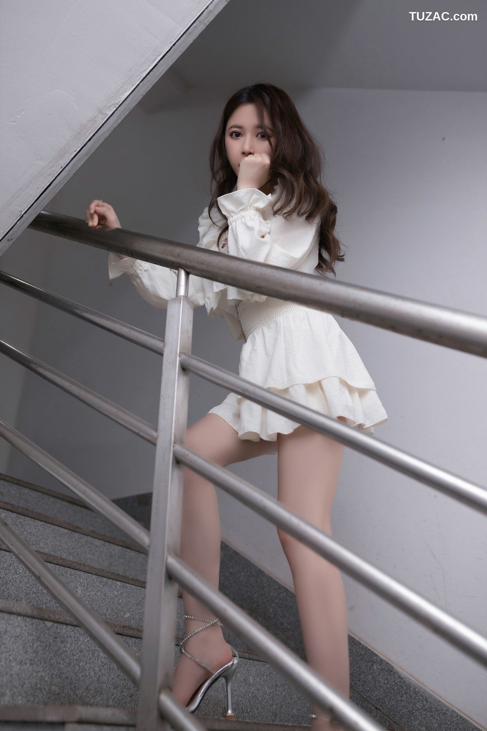 XR-Uncensored-鱼子酱Fish-《阶梯》-XiuRen秀人网-5322-内购私拍