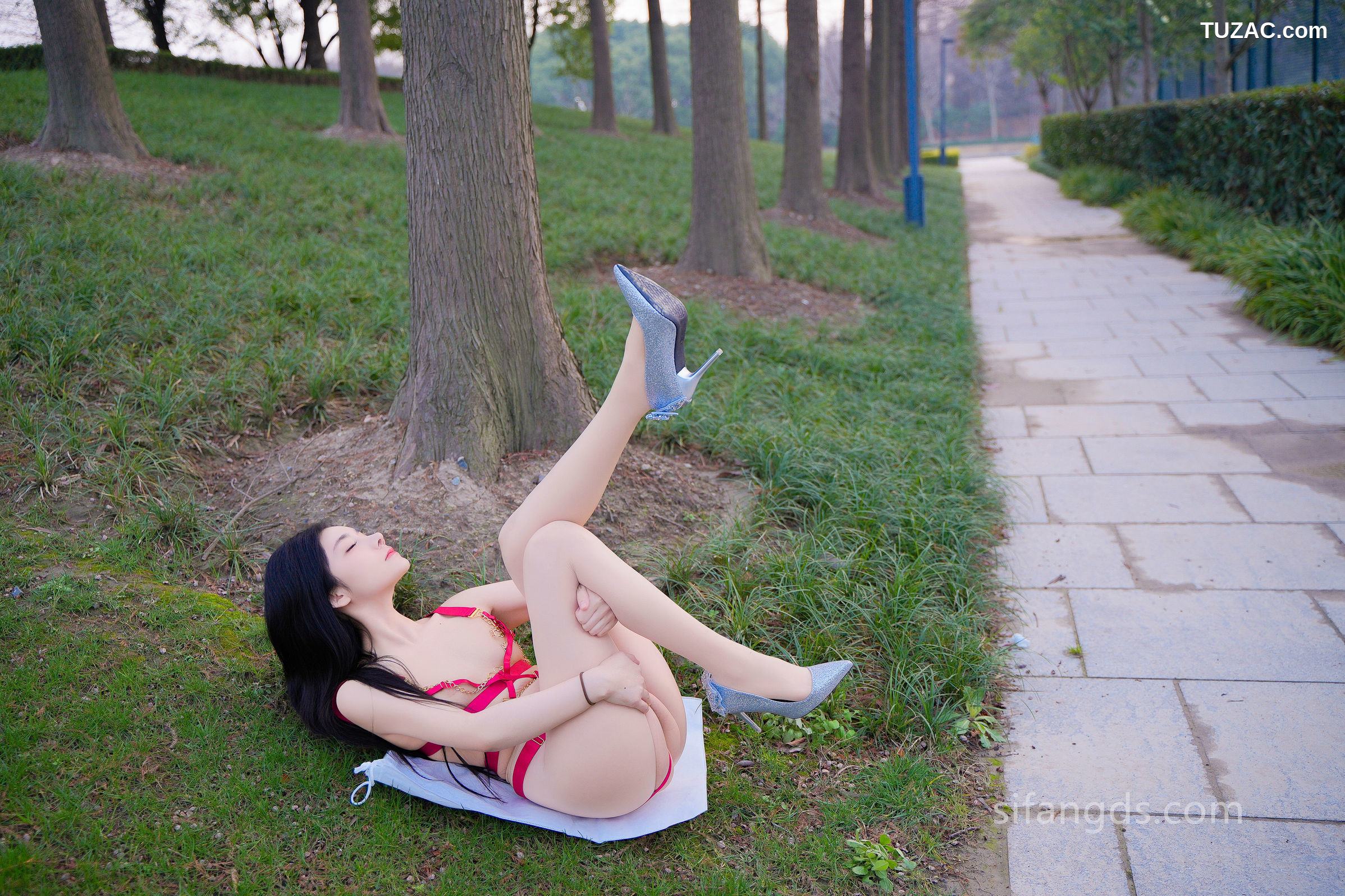 XR-Uncensored-龙雪儿-清纯女神-最新户外公园露出-XiuRen秀人网-8489-内购私拍