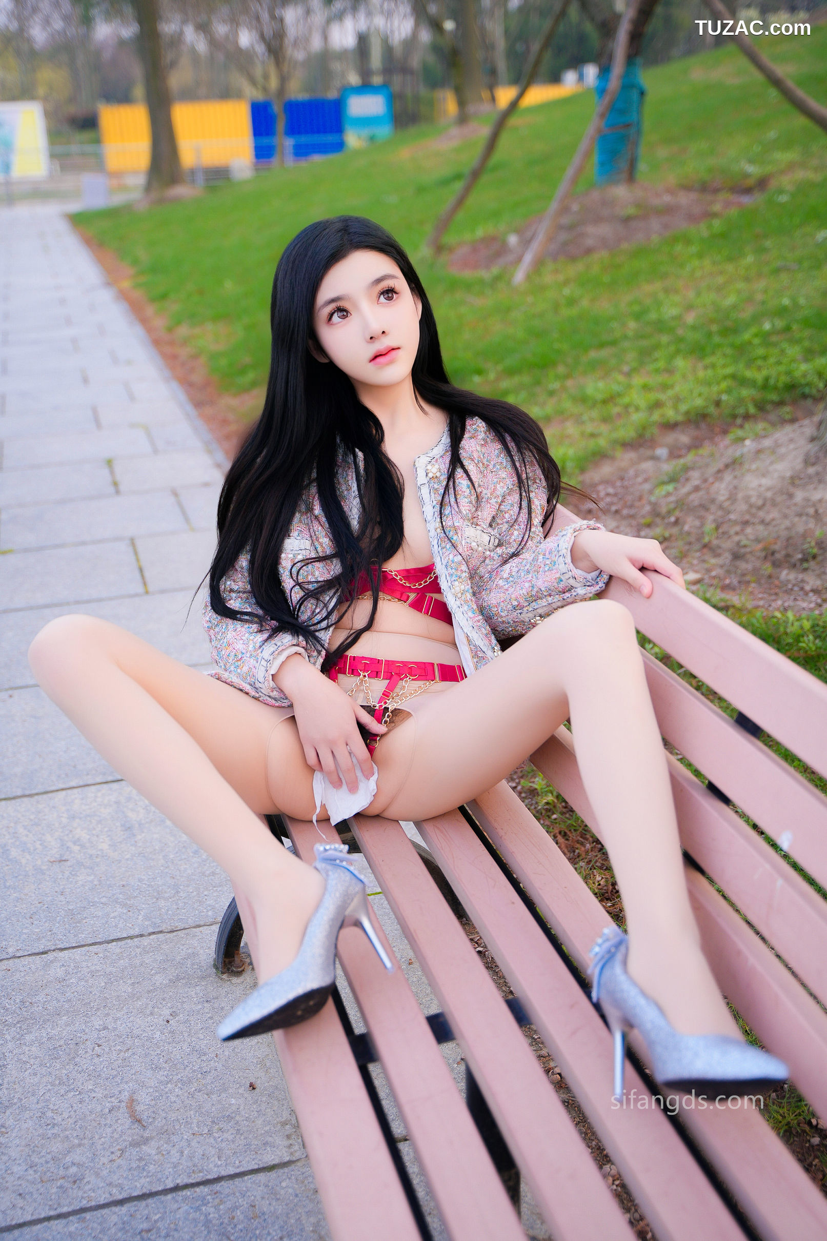 XR-Uncensored-龙雪儿-清纯女神-最新户外公园露出-XiuRen秀人网-8489-内购私拍