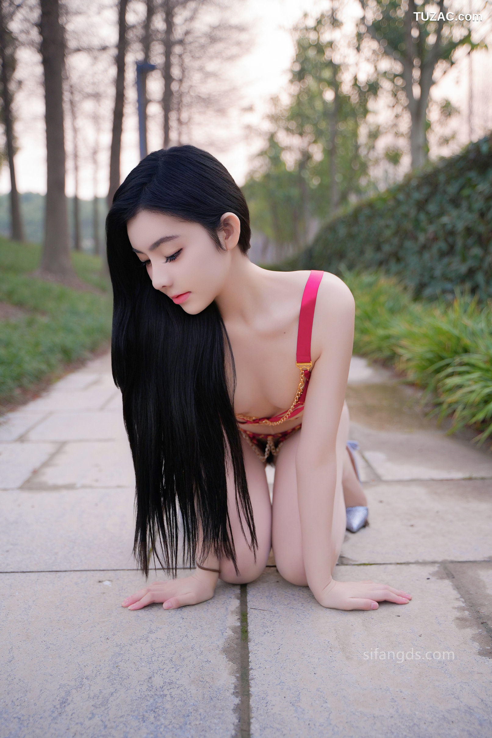 XR-Uncensored-龙雪儿-清纯女神-最新户外公园露出-XiuRen秀人网-8489-内购私拍