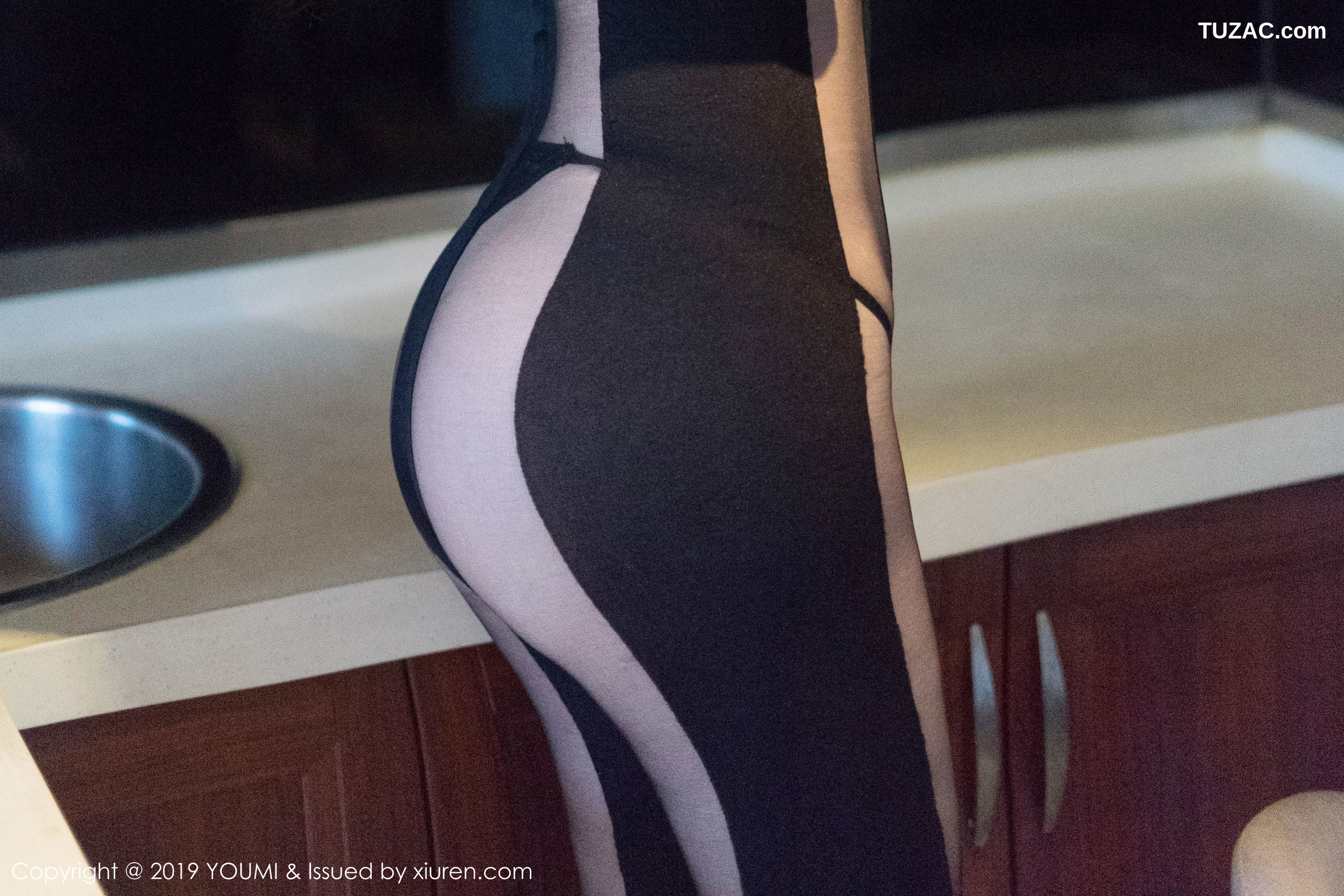 YouMi尤蜜荟-326-孙梦瑶-《制服OL与魅惑内衣下性感娇躯娇艳欲滴》-2019.07.08