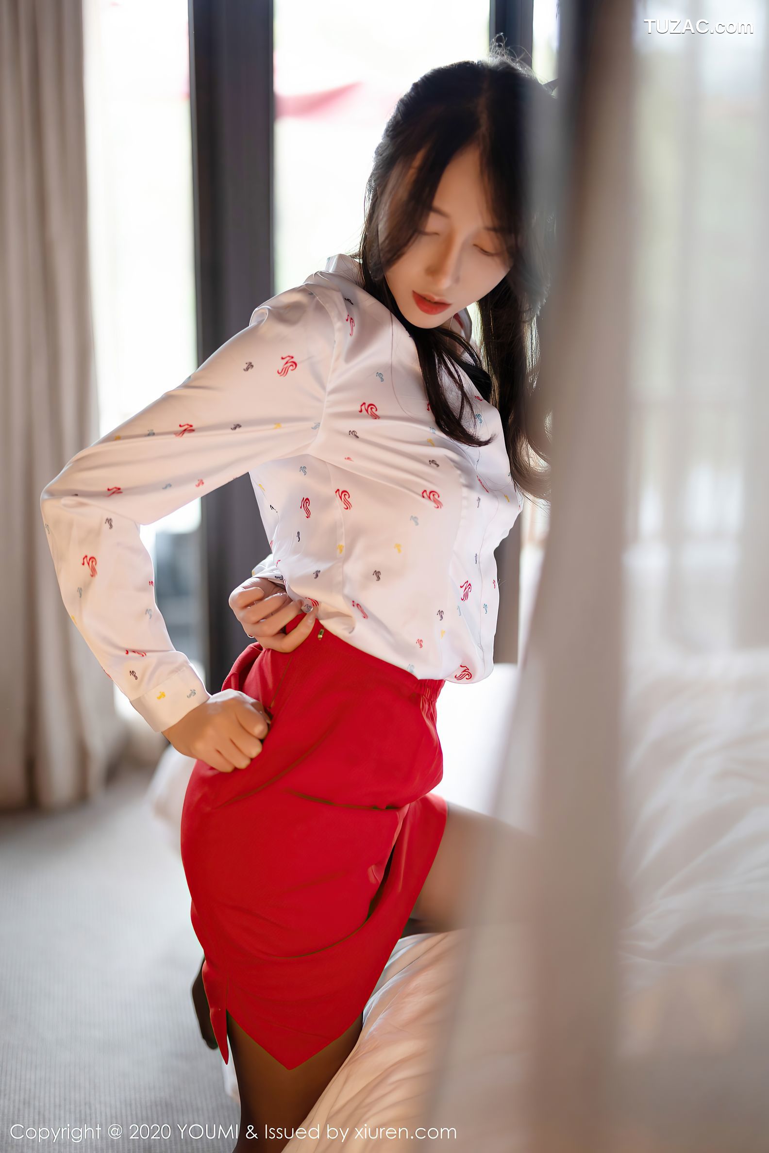 YouMi尤蜜荟-582-玥儿玥-杭州旅拍红色空姐制服