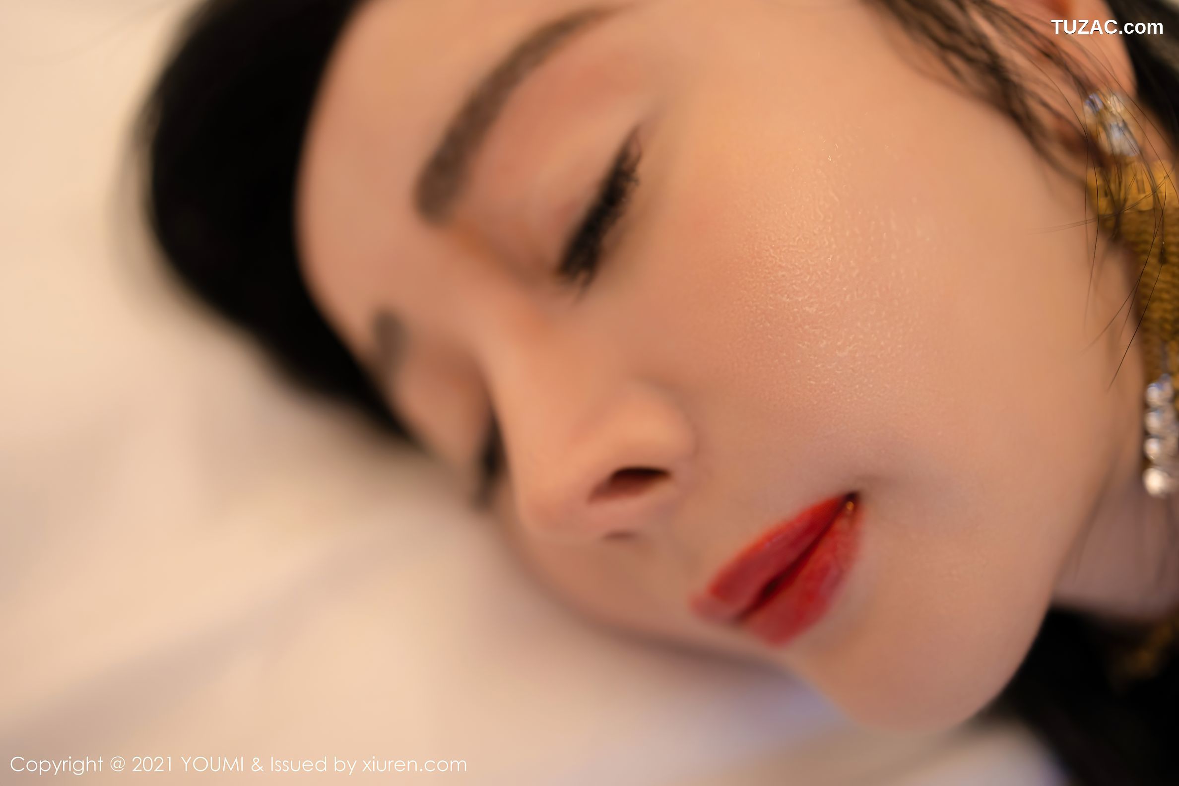 YouMi尤蜜荟-587-允爾-厦门旅拍剧情主题床上镂空内衣秀火辣身材