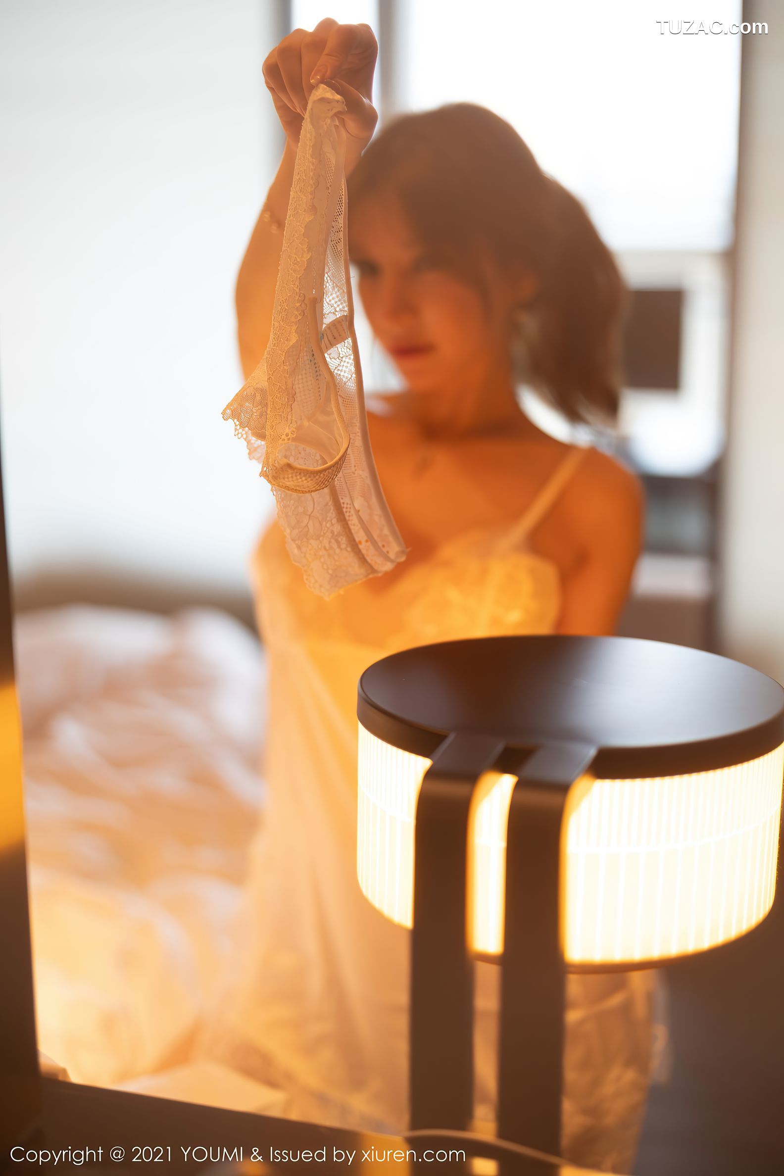 YouMi尤蜜荟-602-周于希-厦门旅拍轻薄蕾丝睡裙秀翘臀
