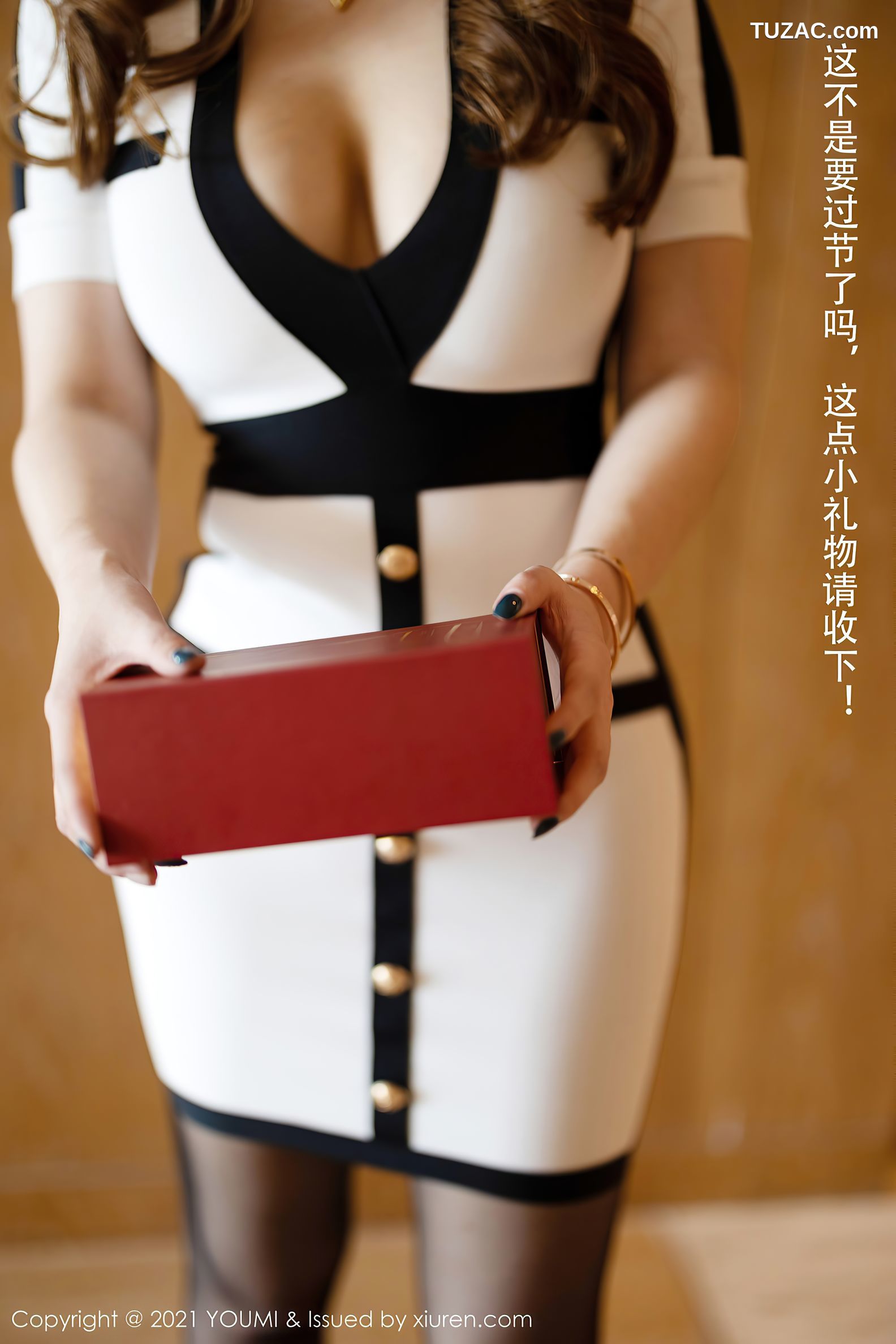 YouMi尤蜜荟-605-尤妮丝-厦门旅拍公关经理剧情主题半脱露豪乳翘臀