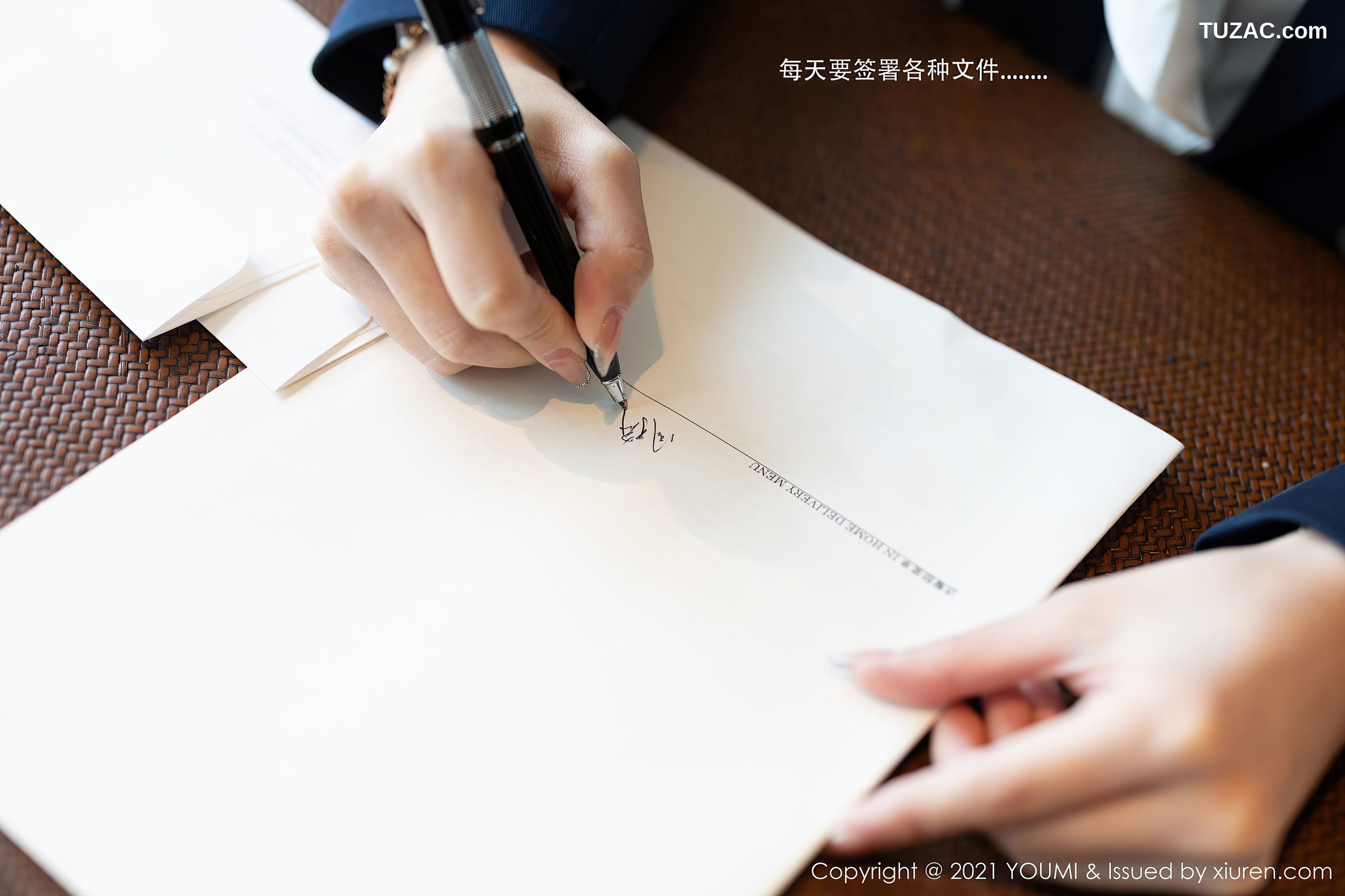 YouMi尤蜜荟-606-周于希-厦门旅拍女强人与下属剧情撩人姿势