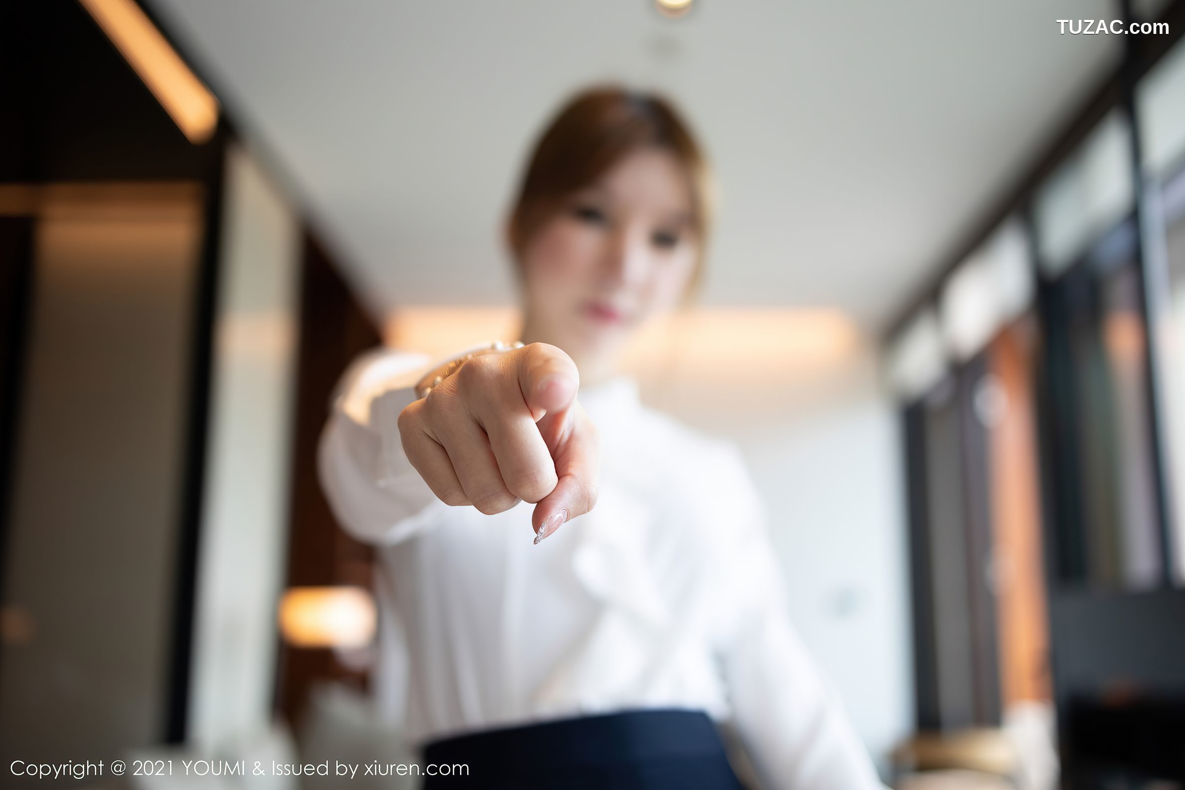 YouMi尤蜜荟-606-周于希-厦门旅拍女强人与下属剧情撩人姿势