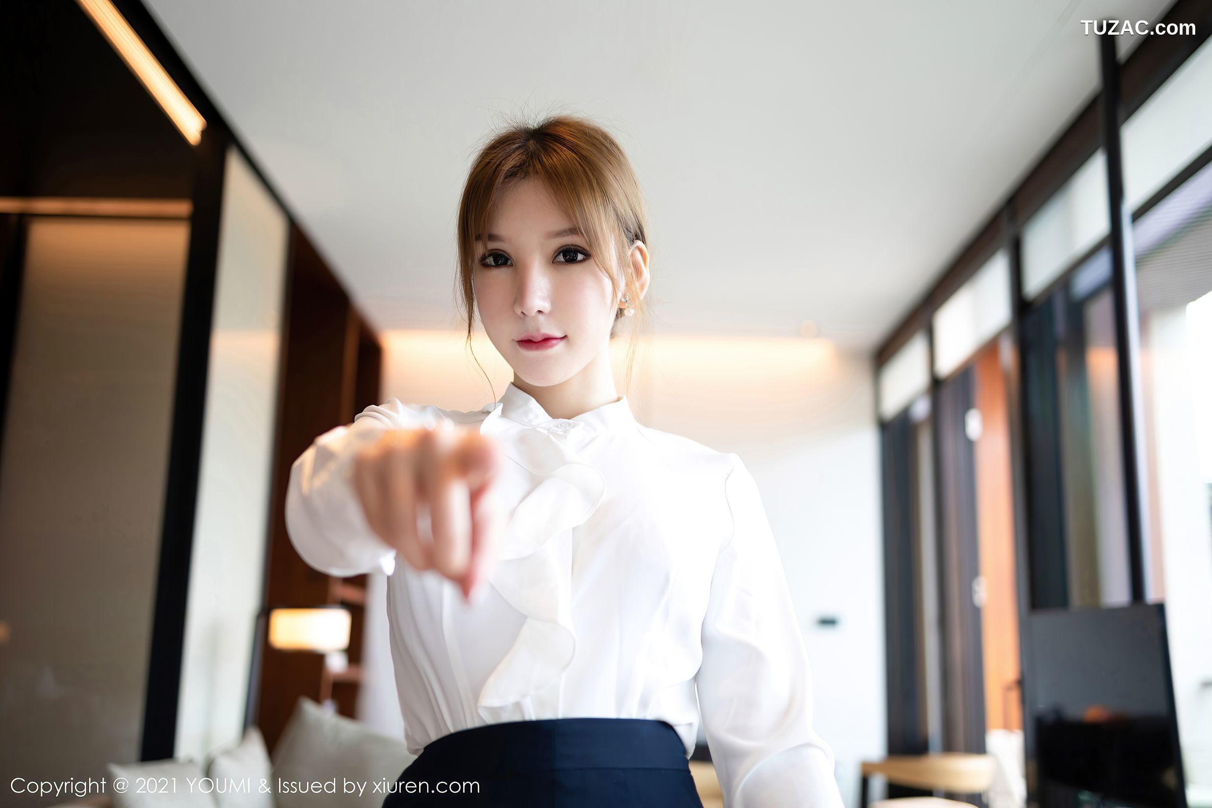 YouMi尤蜜荟-606-周于希-厦门旅拍女强人与下属剧情撩人姿势