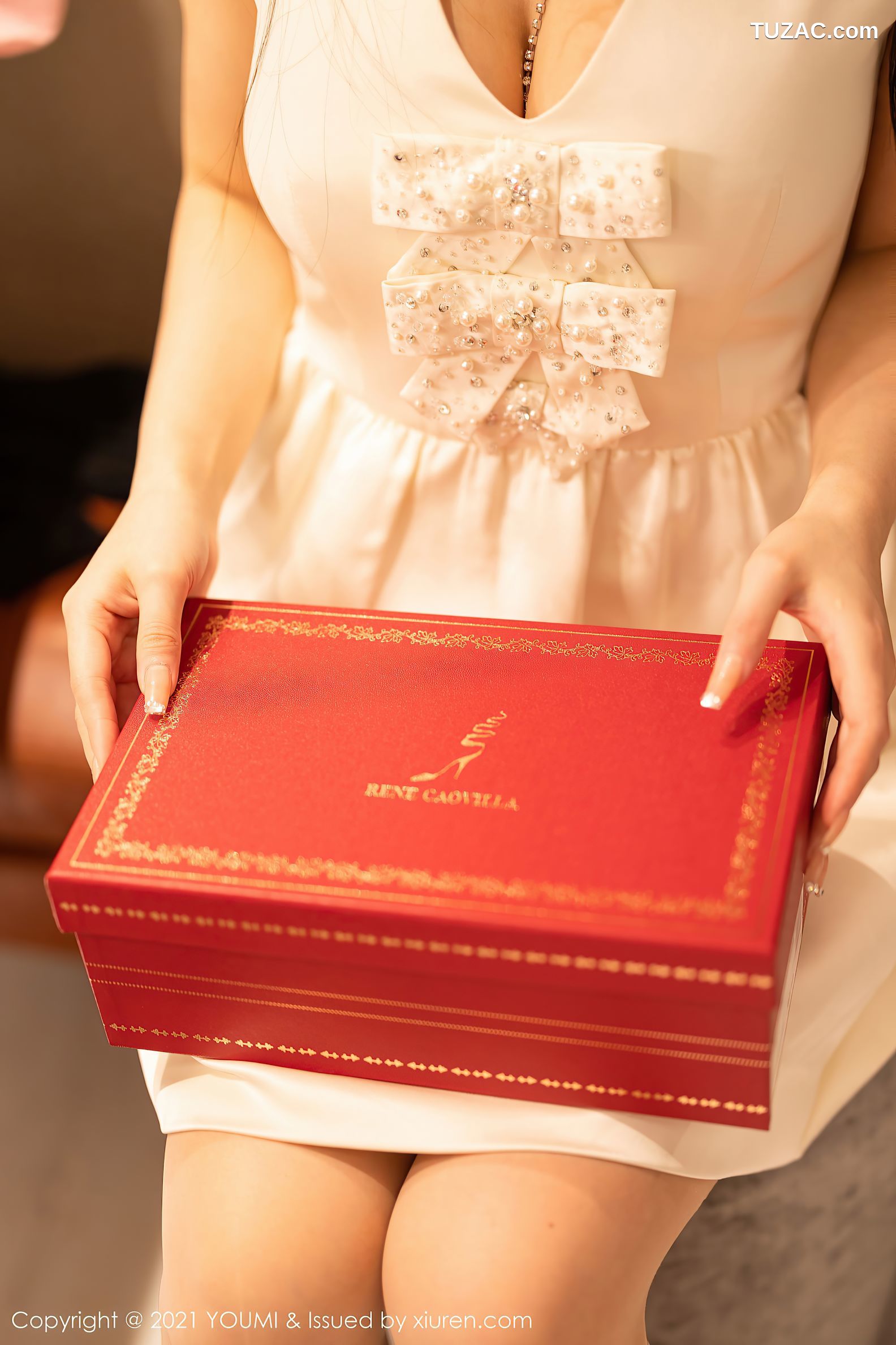 YouMi尤蜜荟-654-朱可儿Flower-澳门旅拍-居家女友白裙灰蕾丝内衣肉丝