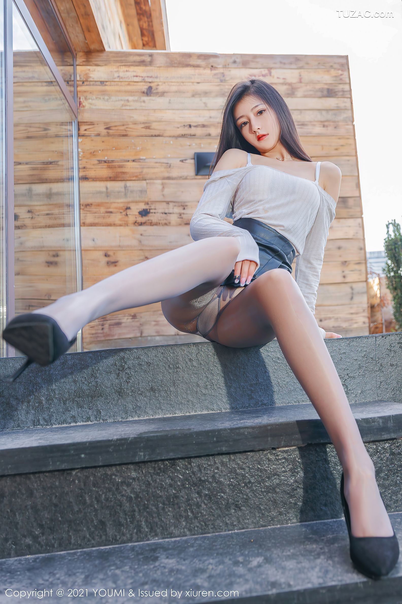 YouMi尤蜜荟-656-熊小诺-皮短裙超薄黑丝