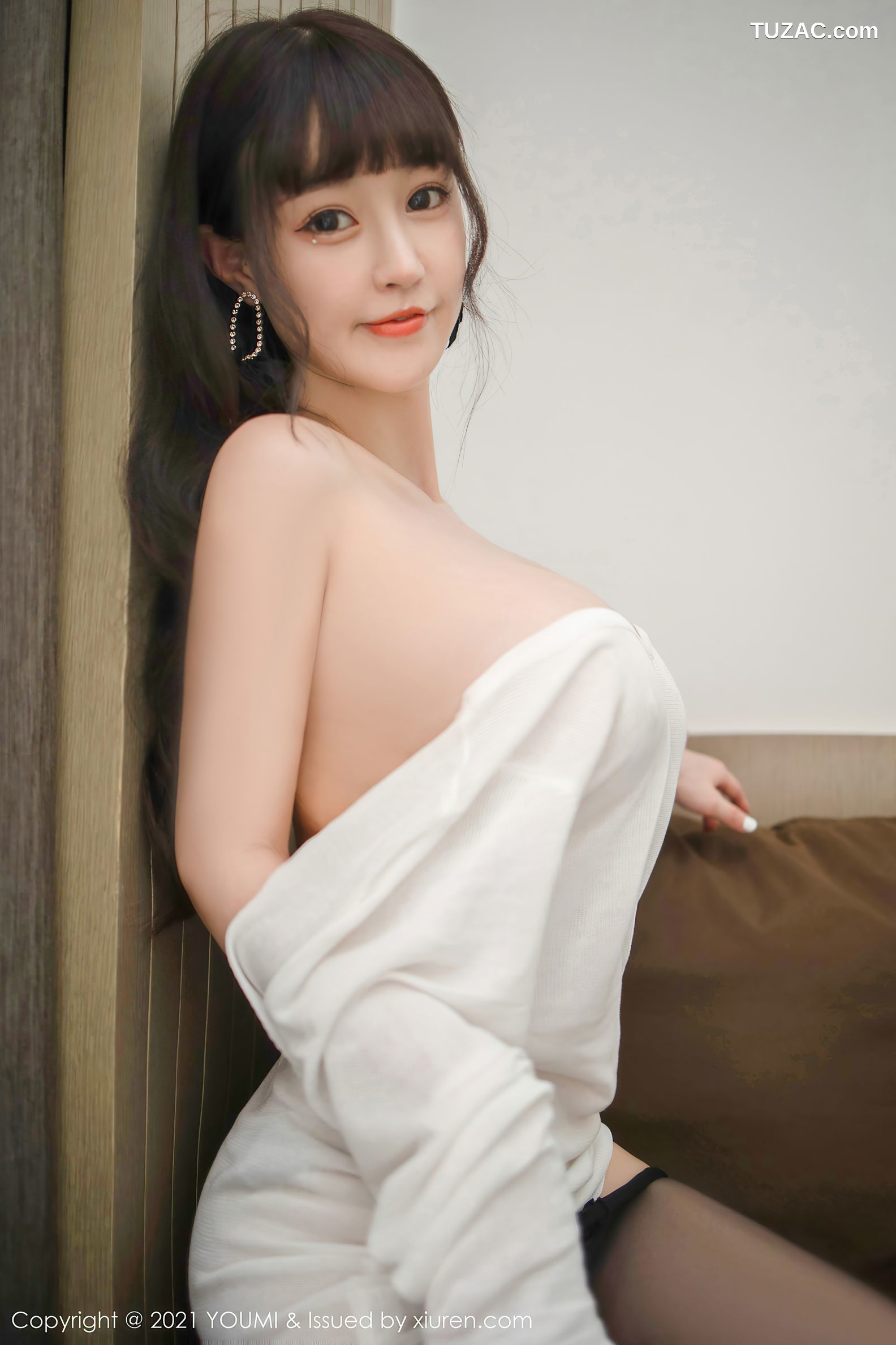 YouMi尤蜜荟-680-朱可儿-桂林旅拍-薄透服饰镂空黑丝-2021.08.11