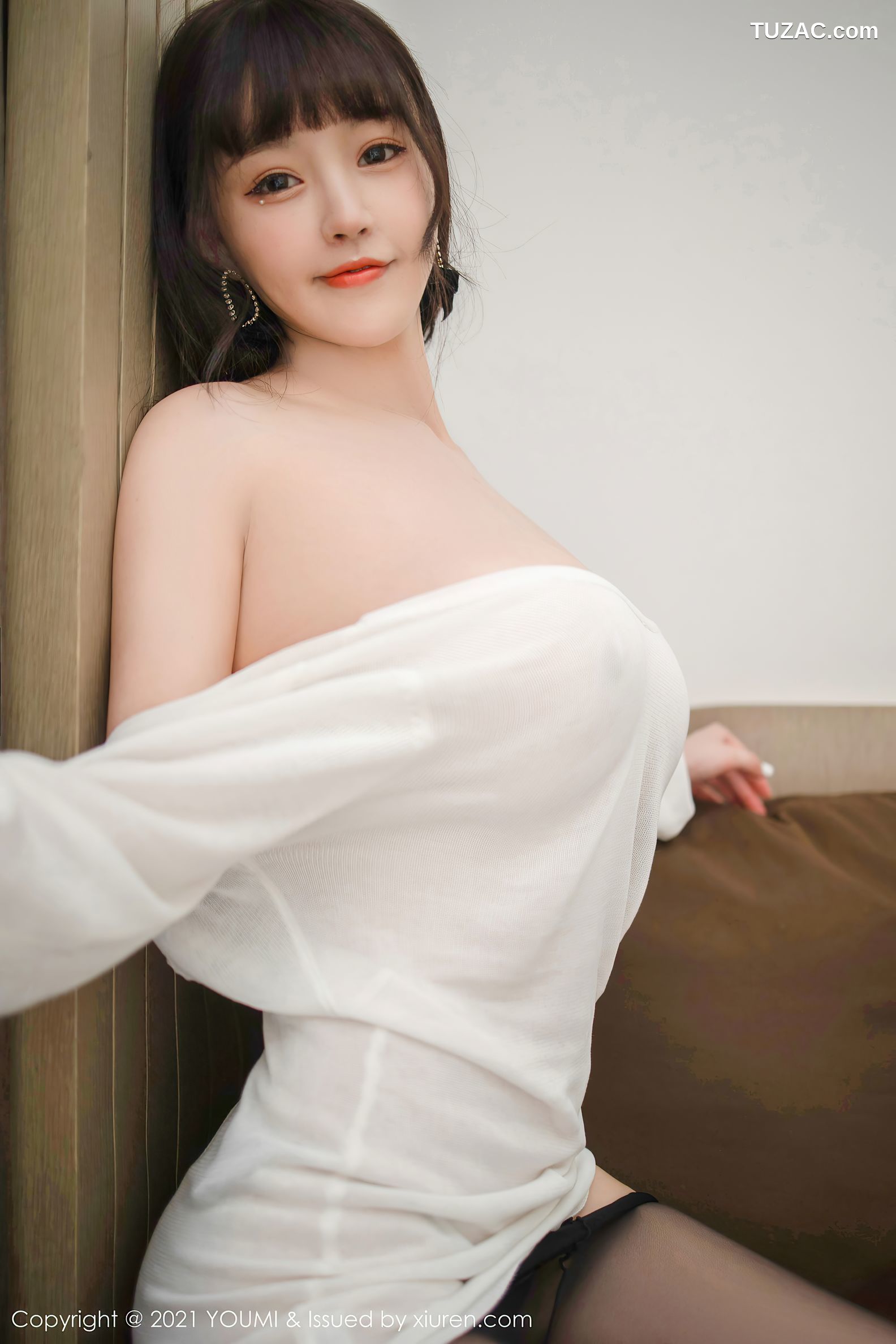 YouMi尤蜜荟-680-朱可儿-桂林旅拍-薄透服饰镂空黑丝-2021.08.11