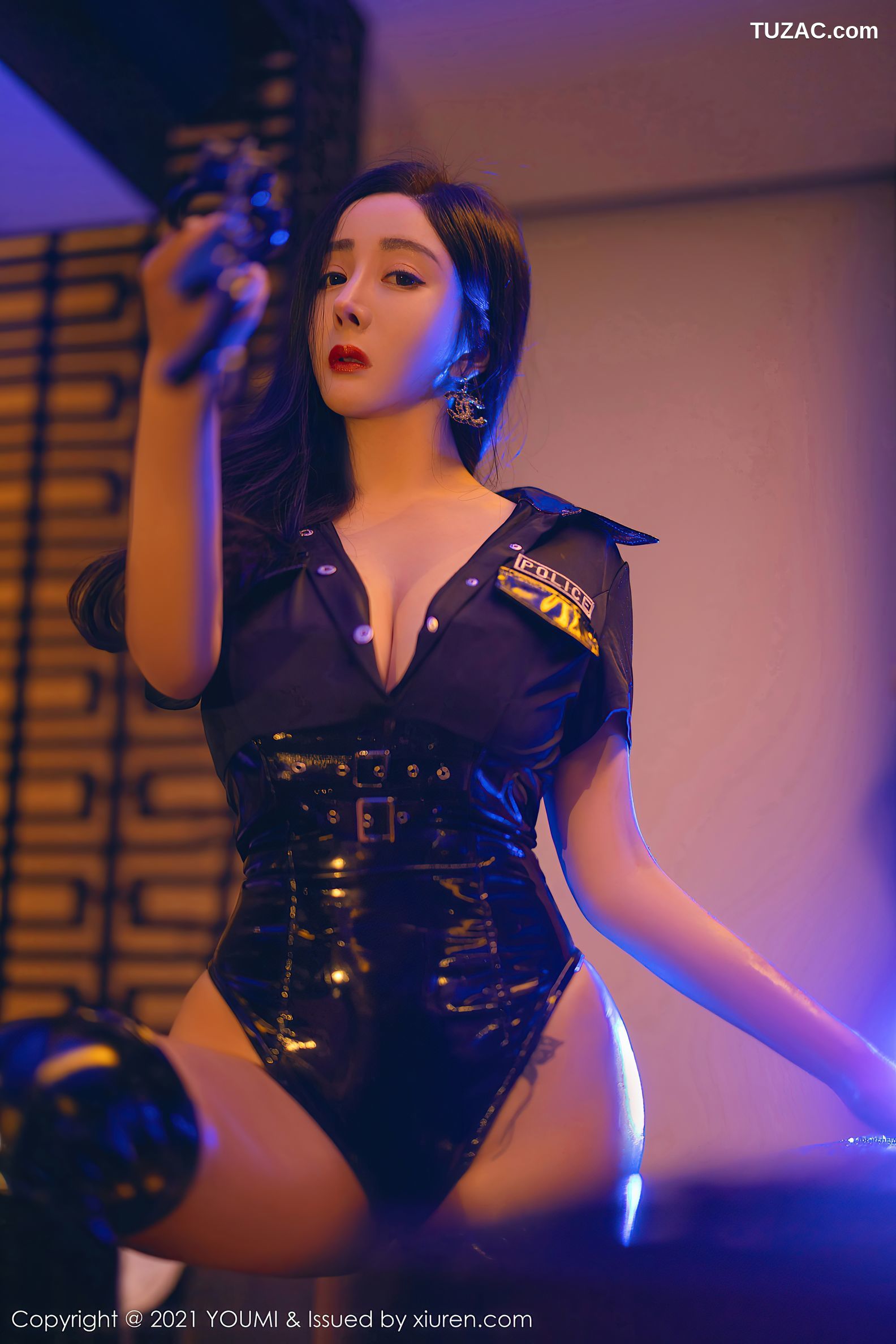 YouMi尤蜜荟-716-允爾-成都旅拍高叉连体皮衣-2021.11.10