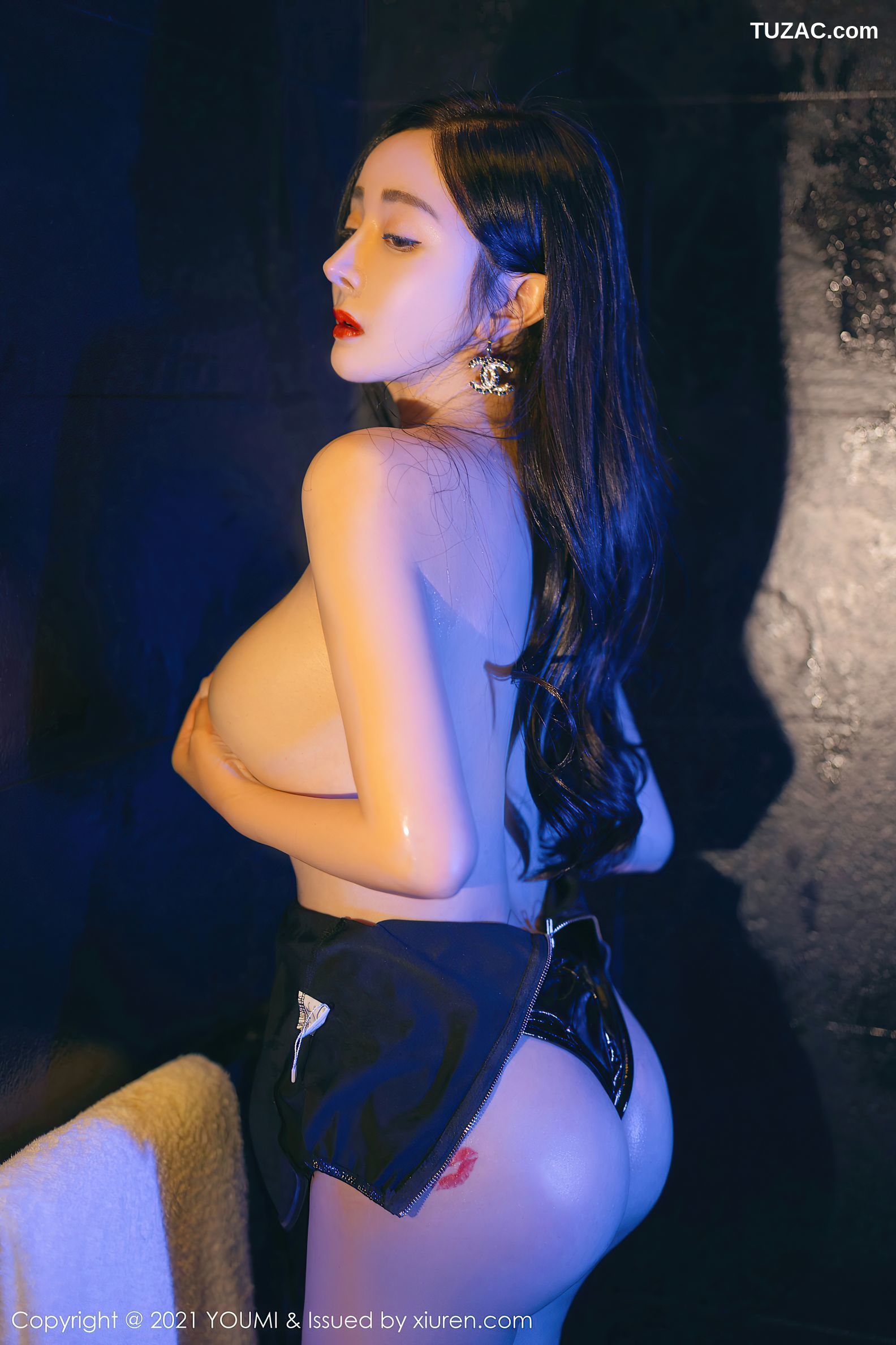 YouMi尤蜜荟-716-允爾-成都旅拍高叉连体皮衣-2021.11.10