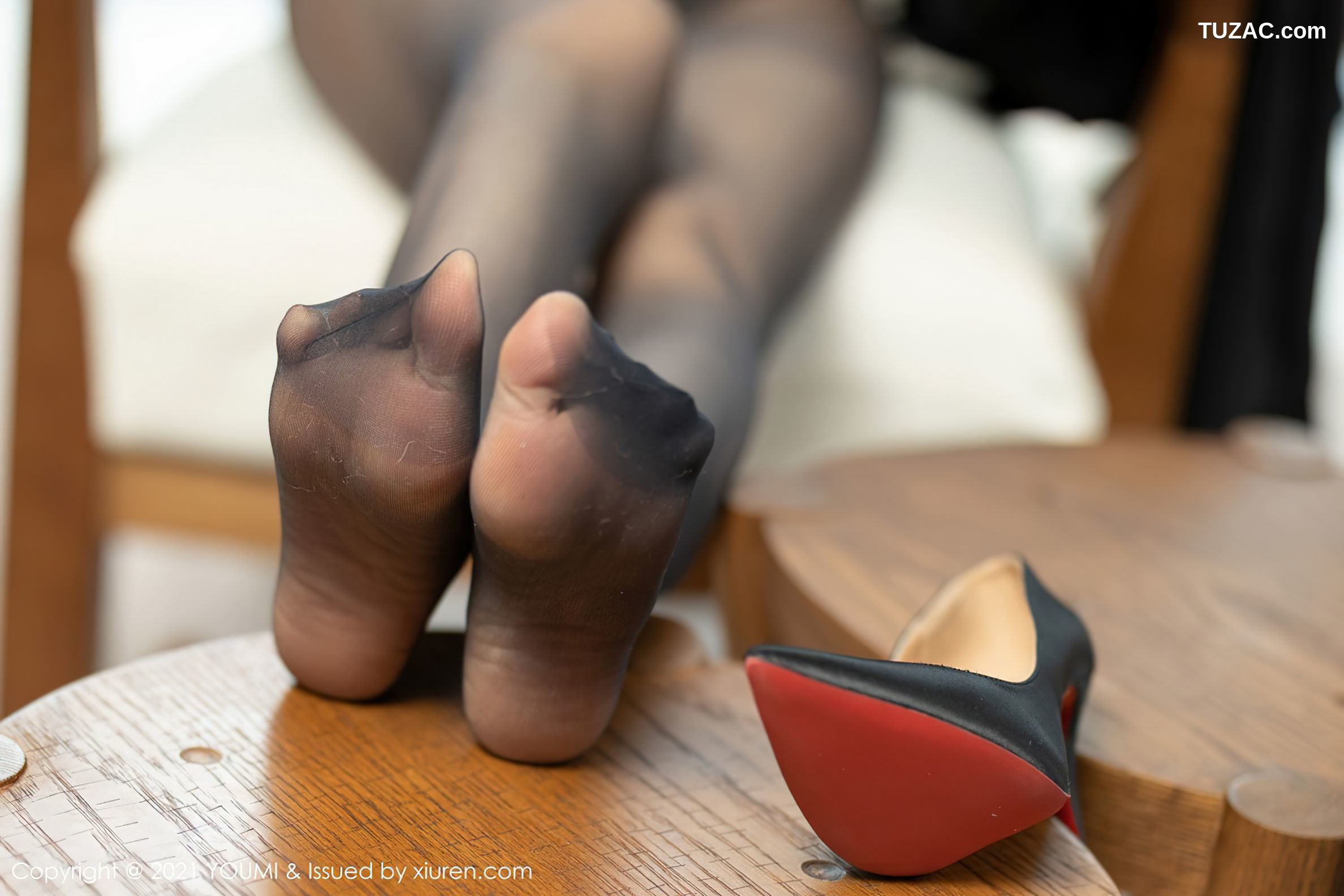 YouMi尤蜜荟-721-艾静香-成都旅拍典雅黑色西服黑色内衣-2021.11.23