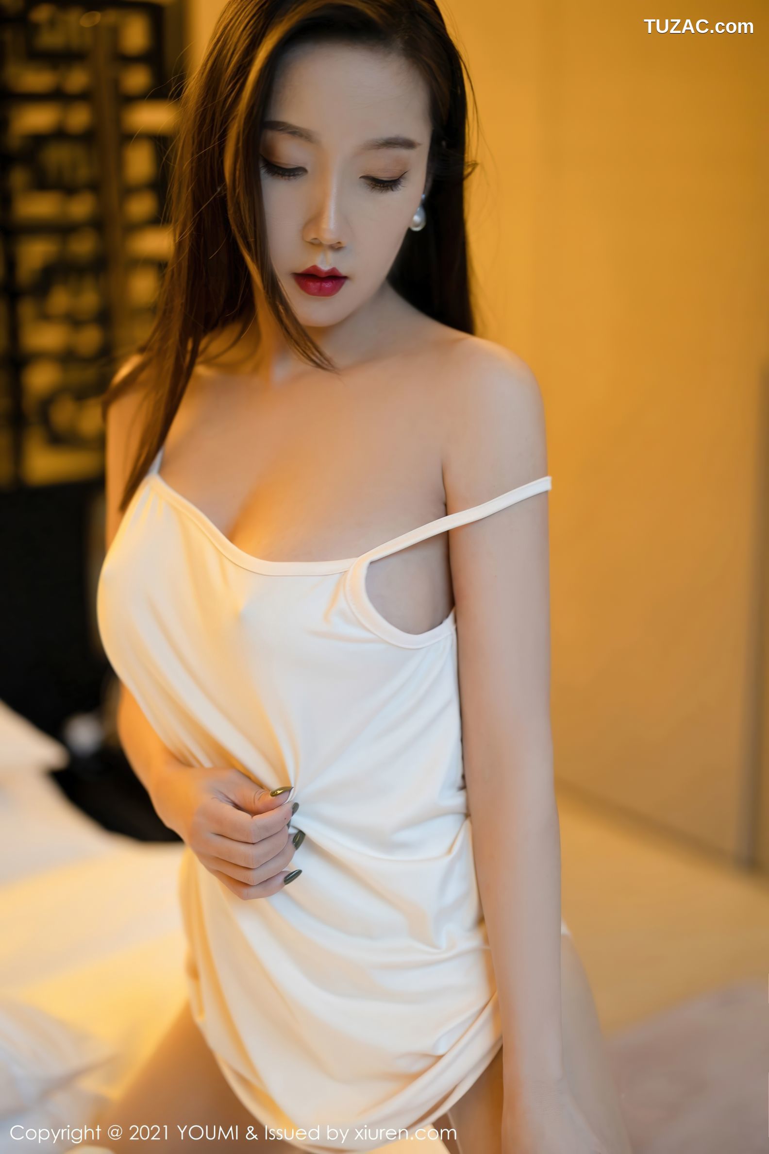 YouMi尤蜜荟-732-艾静香-成都旅拍花纹旗袍肉丝-2021.12.20