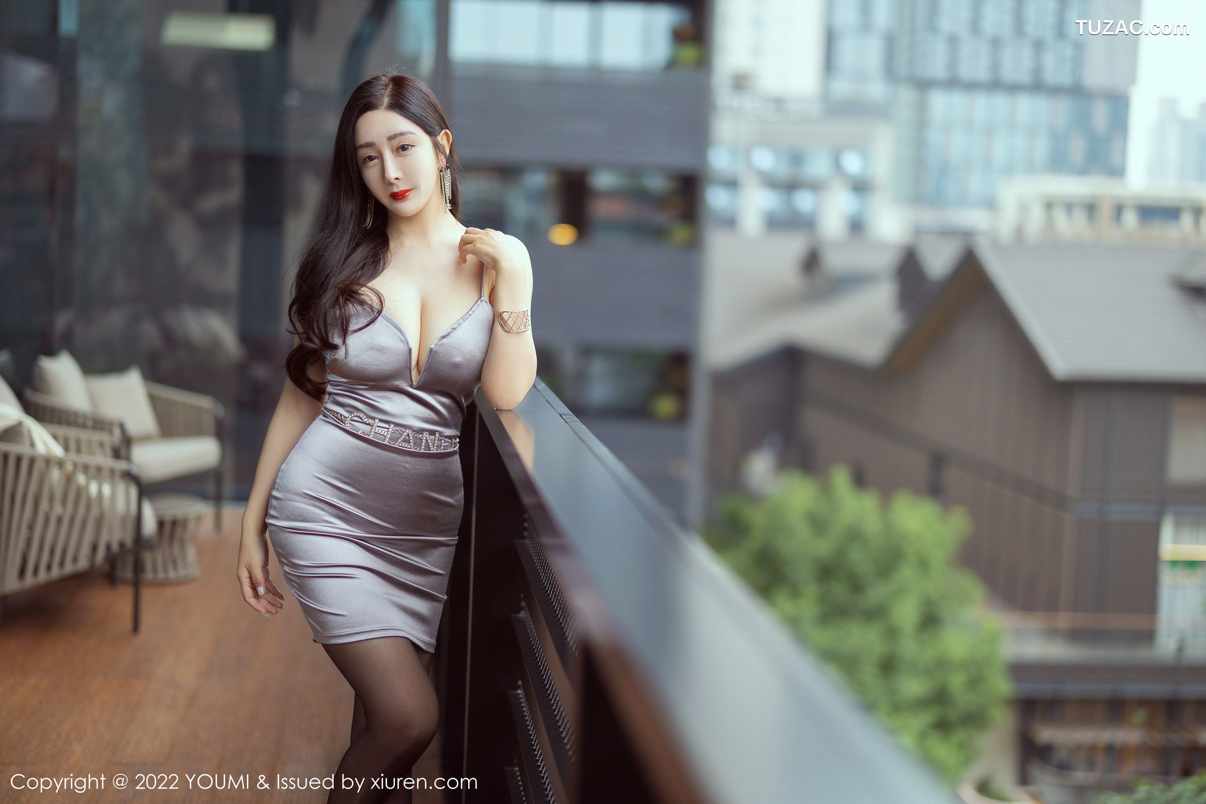 YouMi尤蜜荟-741-允爾-成都旅拍床上紫色吊带裙-2022.01.14