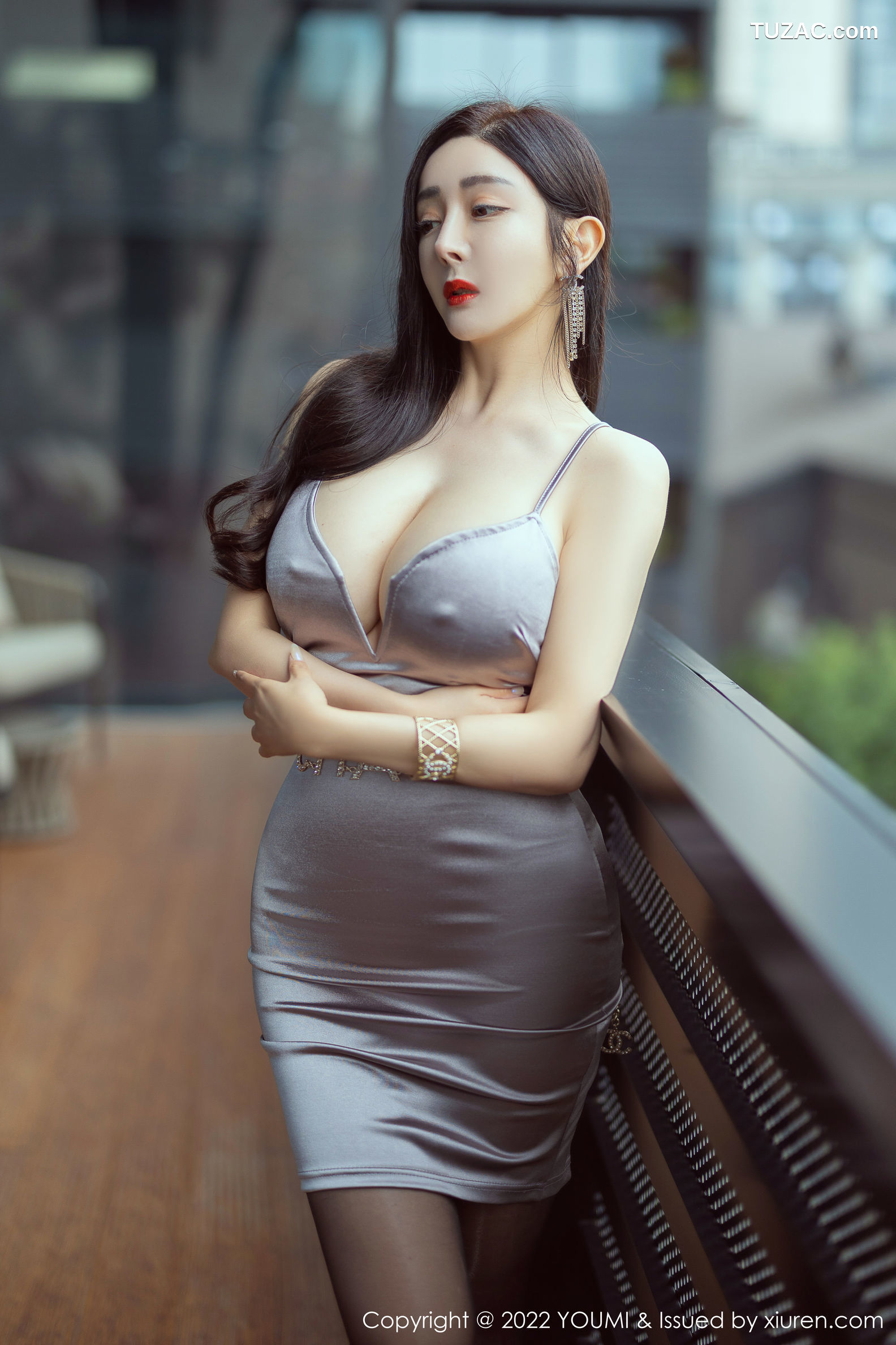 YouMi尤蜜荟-741-允爾-成都旅拍床上紫色吊带裙-2022.01.14