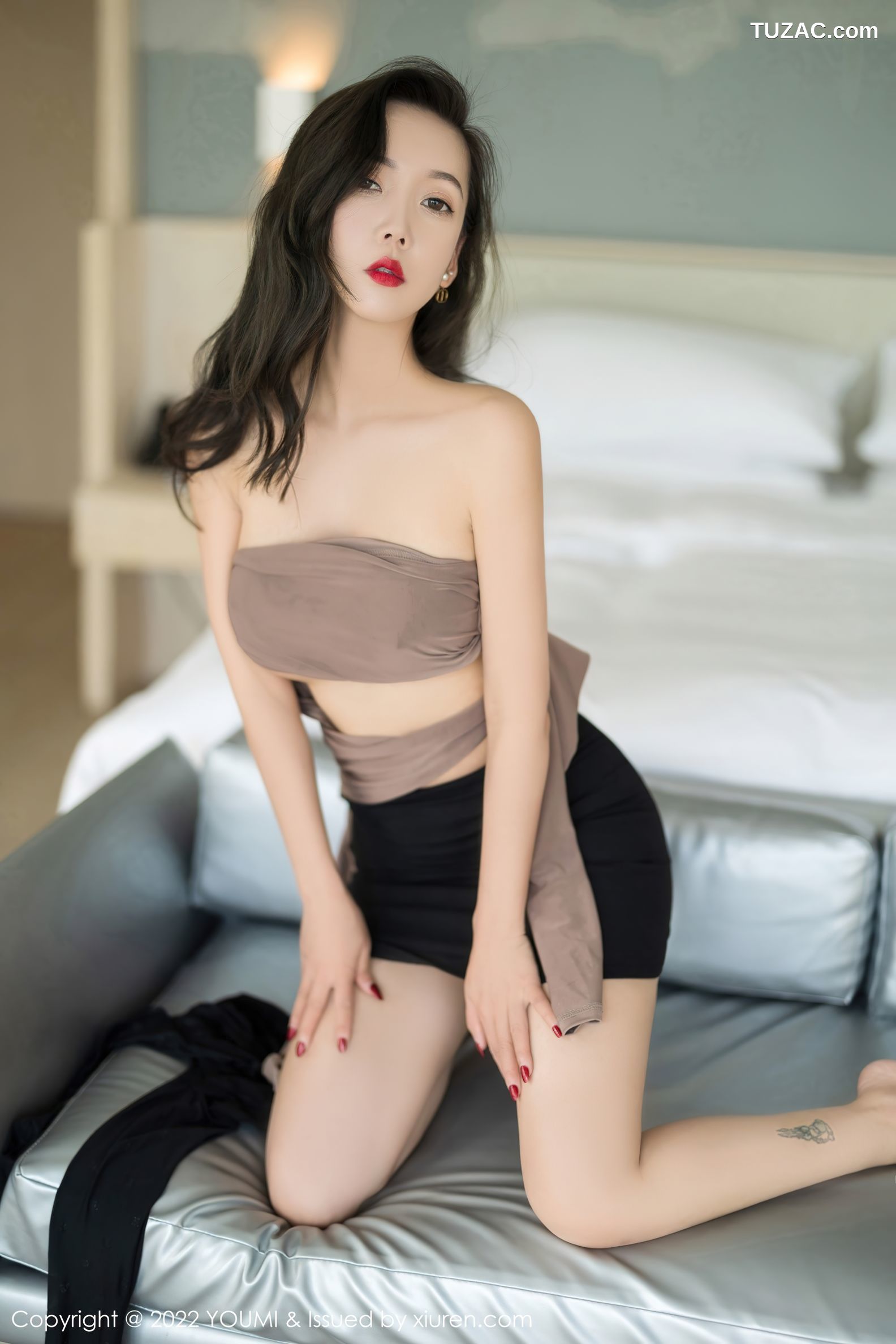 YouMi尤蜜荟-750-艾静香-三亚旅拍咖啡色上衣黑短裙超薄黑丝-2022.02.10