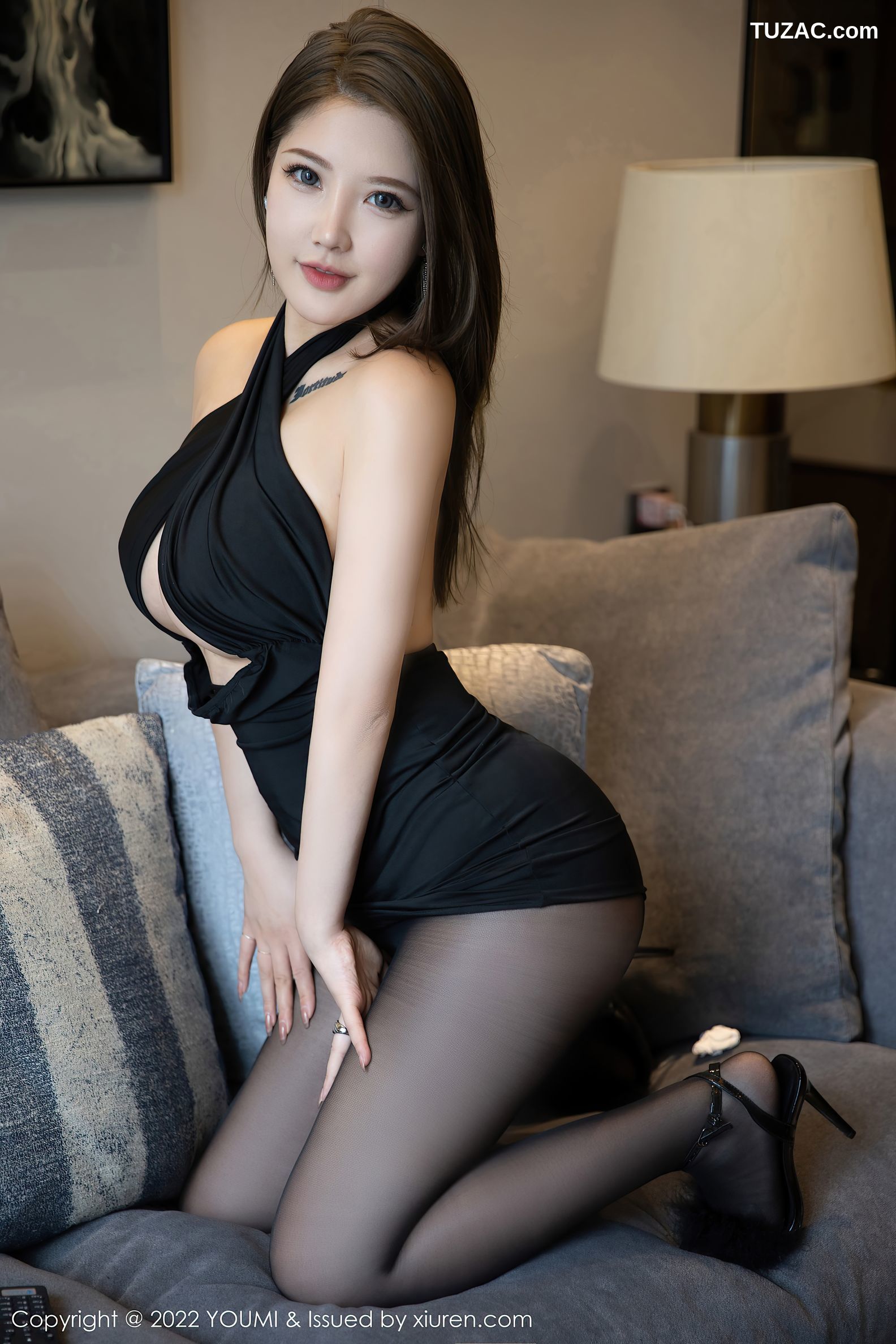 YouMi尤蜜荟-764-小海臀-黑露背短礼服黑丝