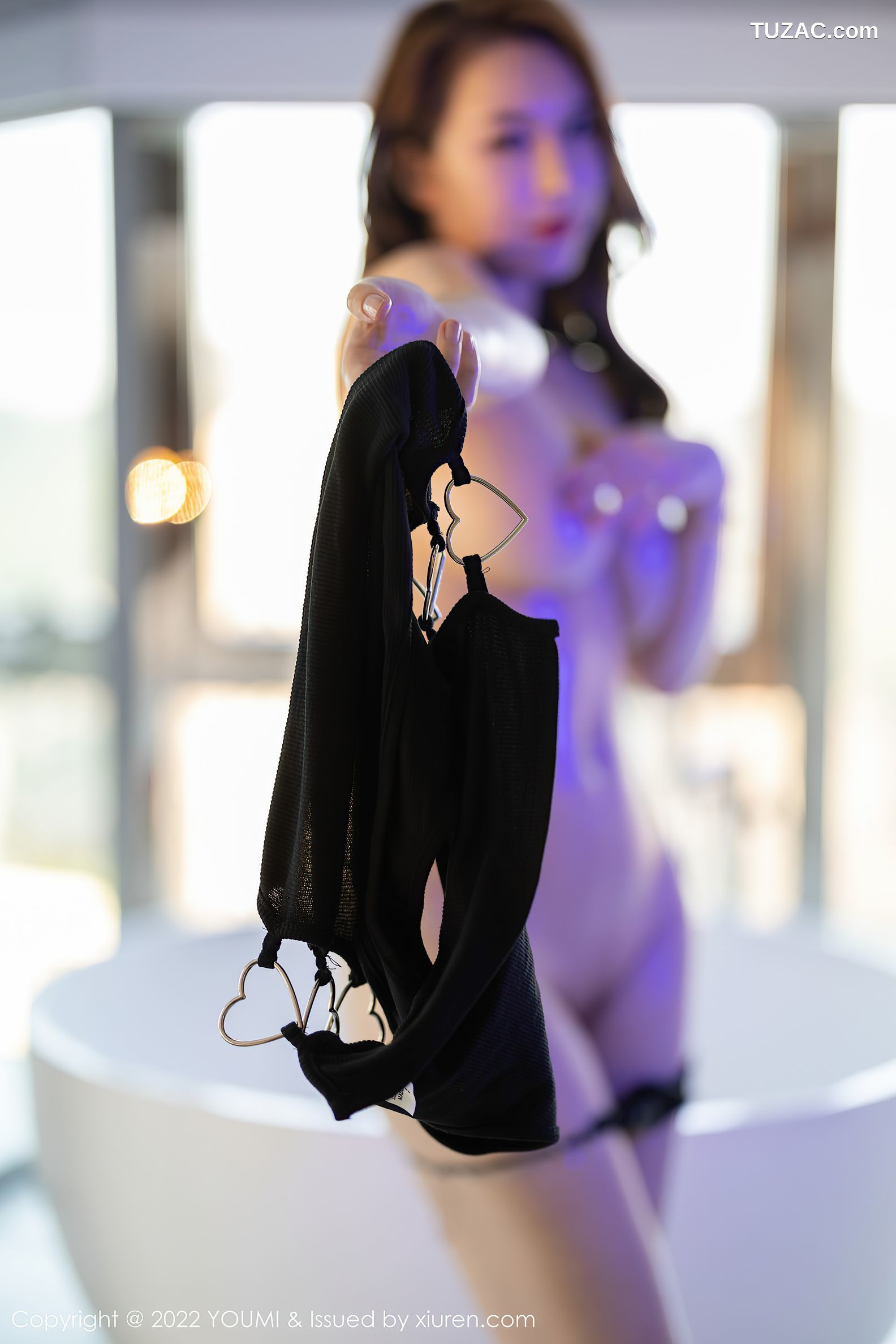 YouMi尤蜜荟-795-尤妮丝-黑色短款上衣搭配黑色高跟鞋