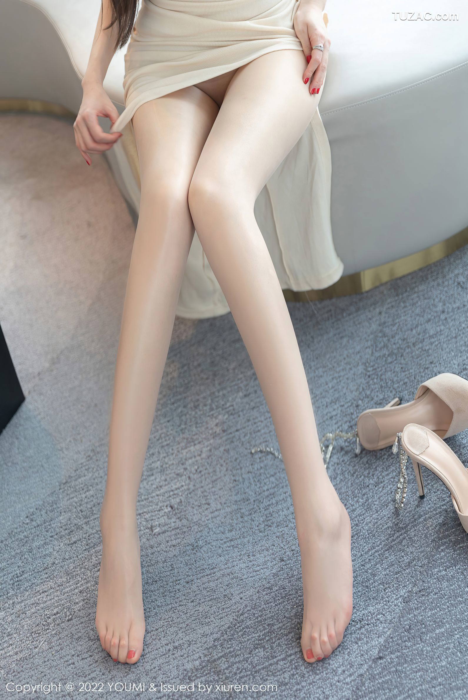 YouMi尤蜜荟-813-奶瓶土肥圆矮挫丑黑穷-米色连衣裙