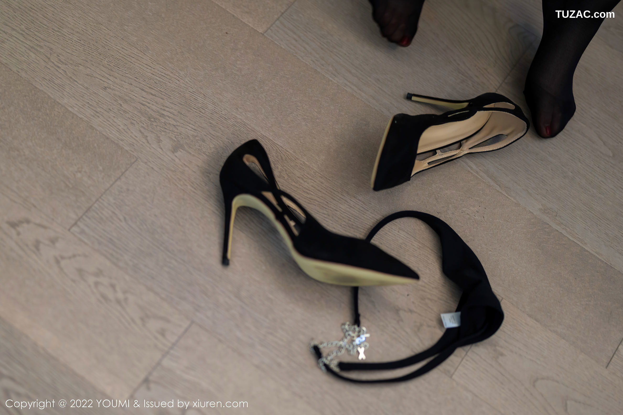 YouMi尤蜜荟-828-小肥莹-Carol-黑短旗袍黑丝