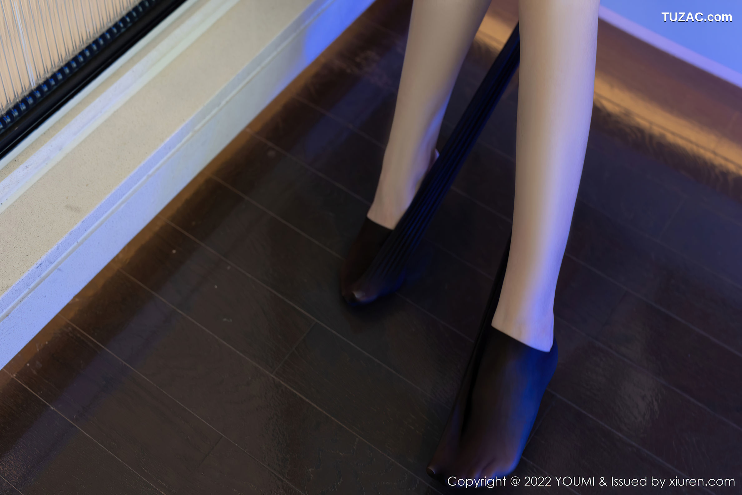 YouMi尤蜜荟-839-是小逗逗-白西装黑蕾丝内衣黑丝