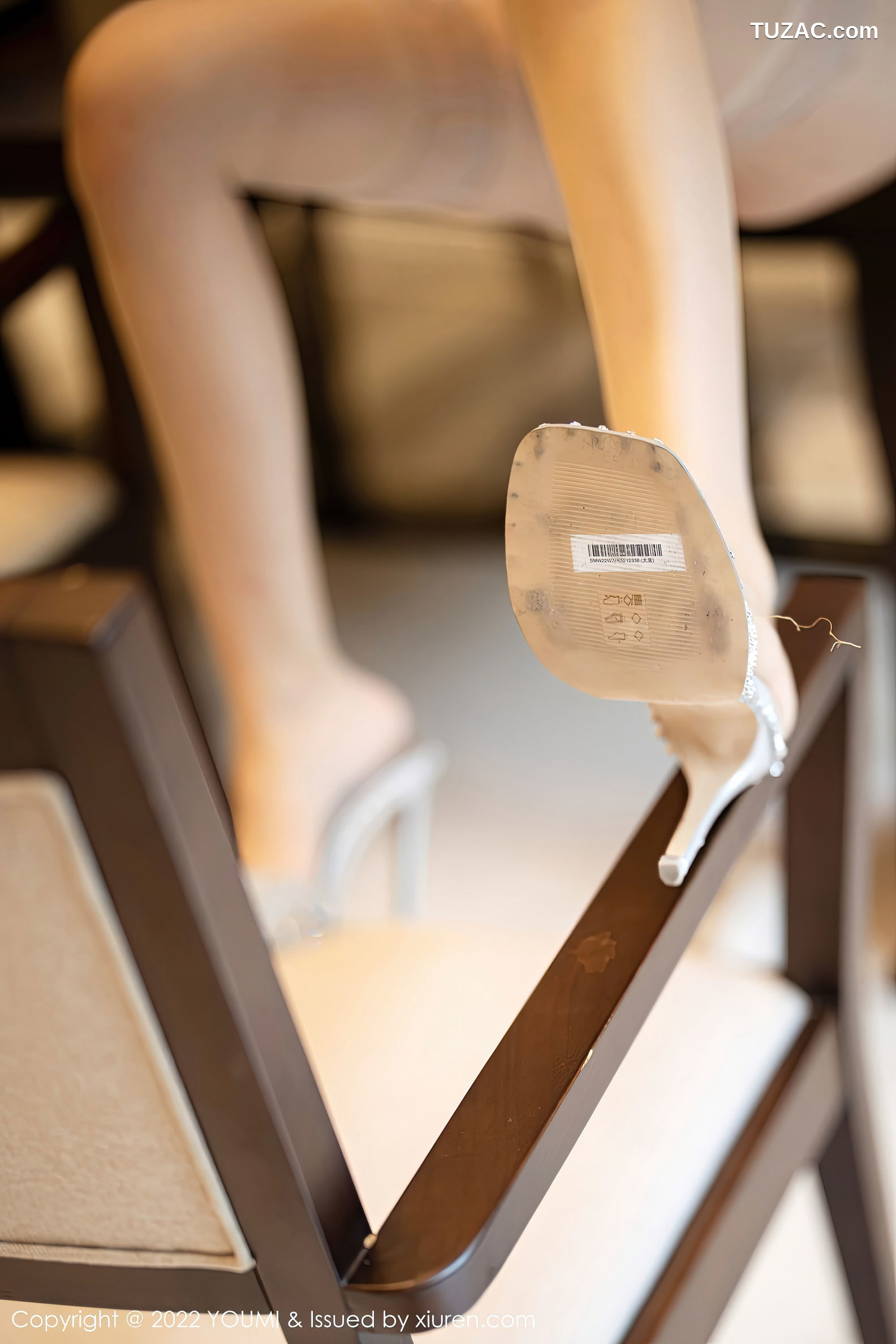 YouMi尤蜜荟-871-小海臀-黑露背连衣短裙