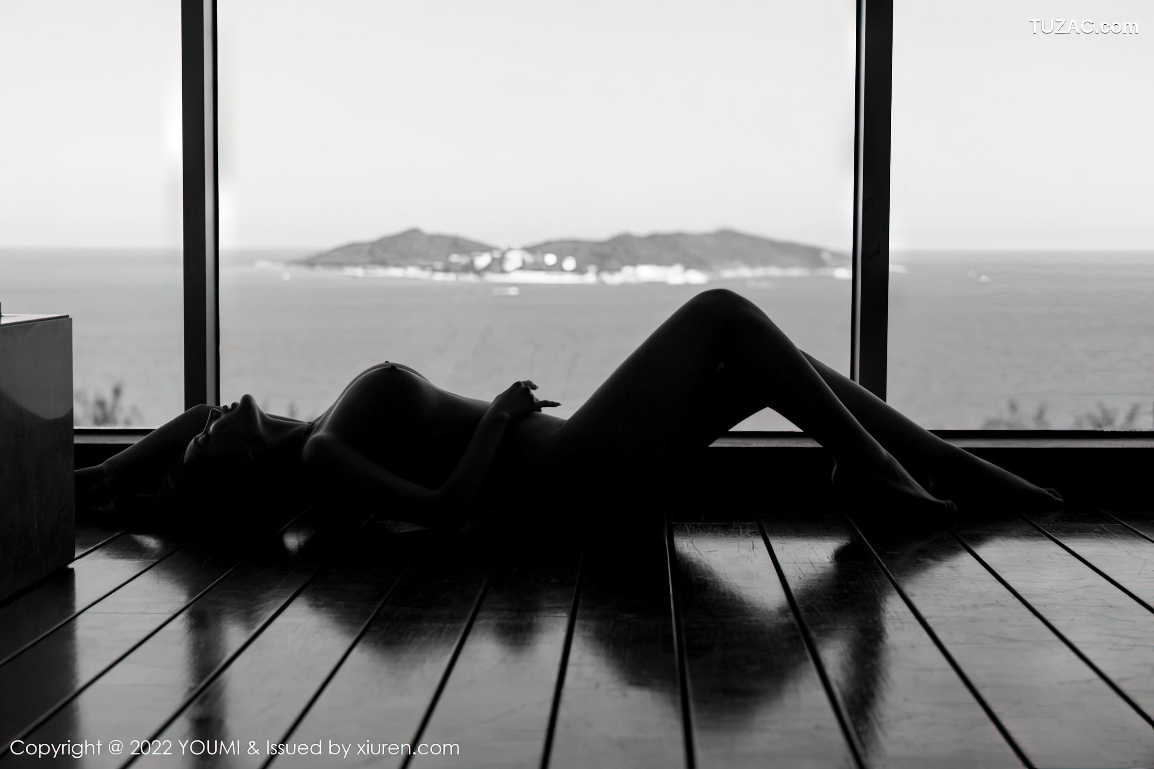 YouMi尤蜜荟-882-周妍希-暗红褐露背裙人体