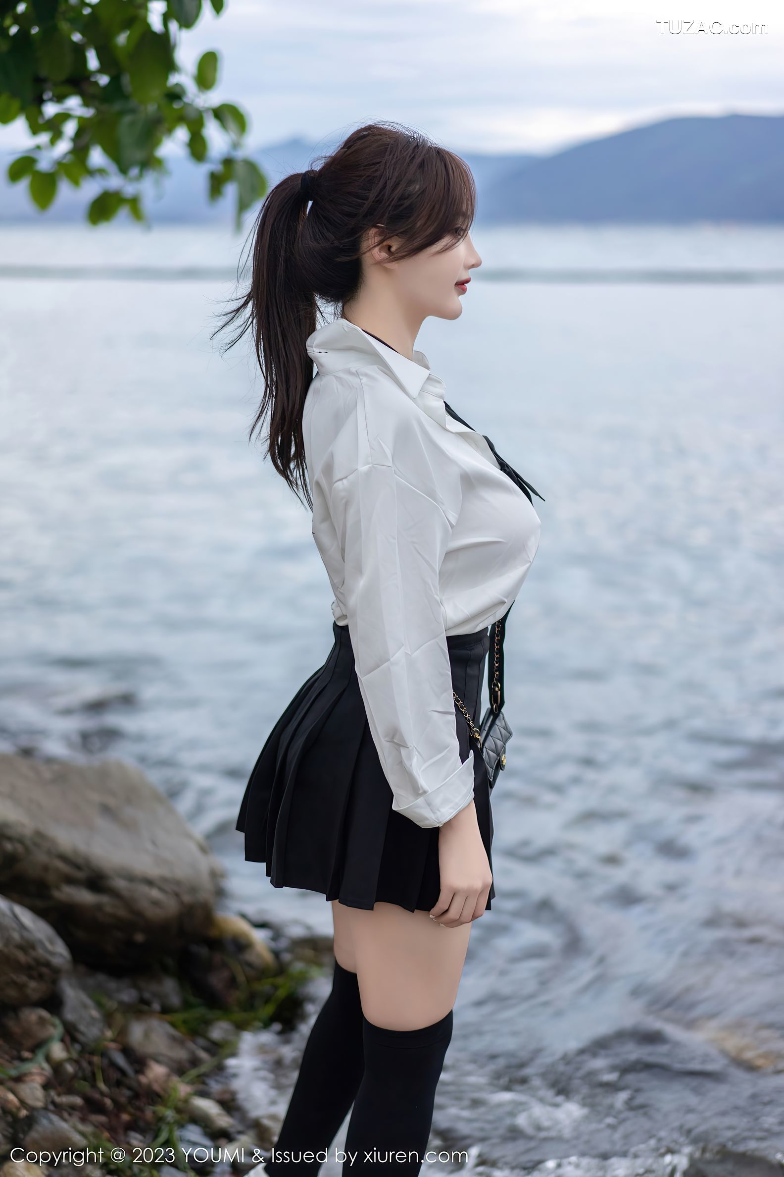 YouMi尤蜜荟-903-周妍希-大理旅拍性感白T黑短裙-2023.02.17