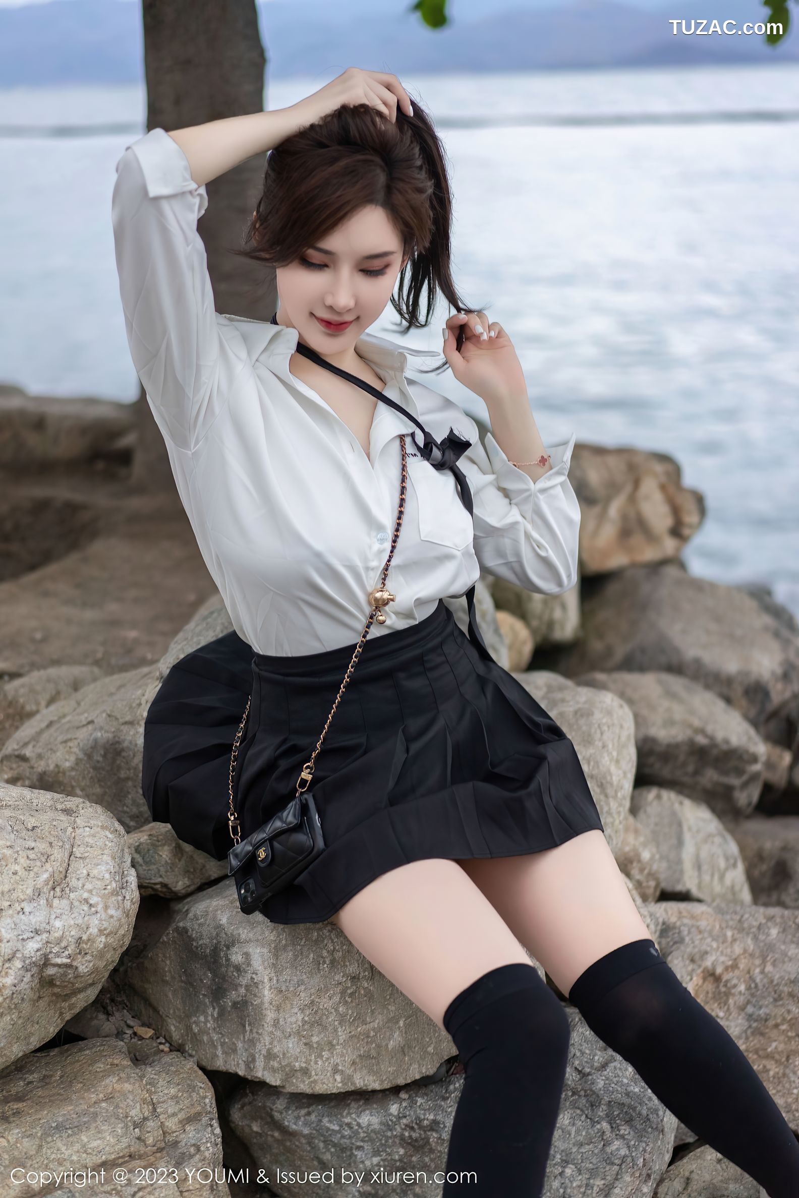 YouMi尤蜜荟-903-周妍希-大理旅拍性感白T黑短裙-2023.02.17