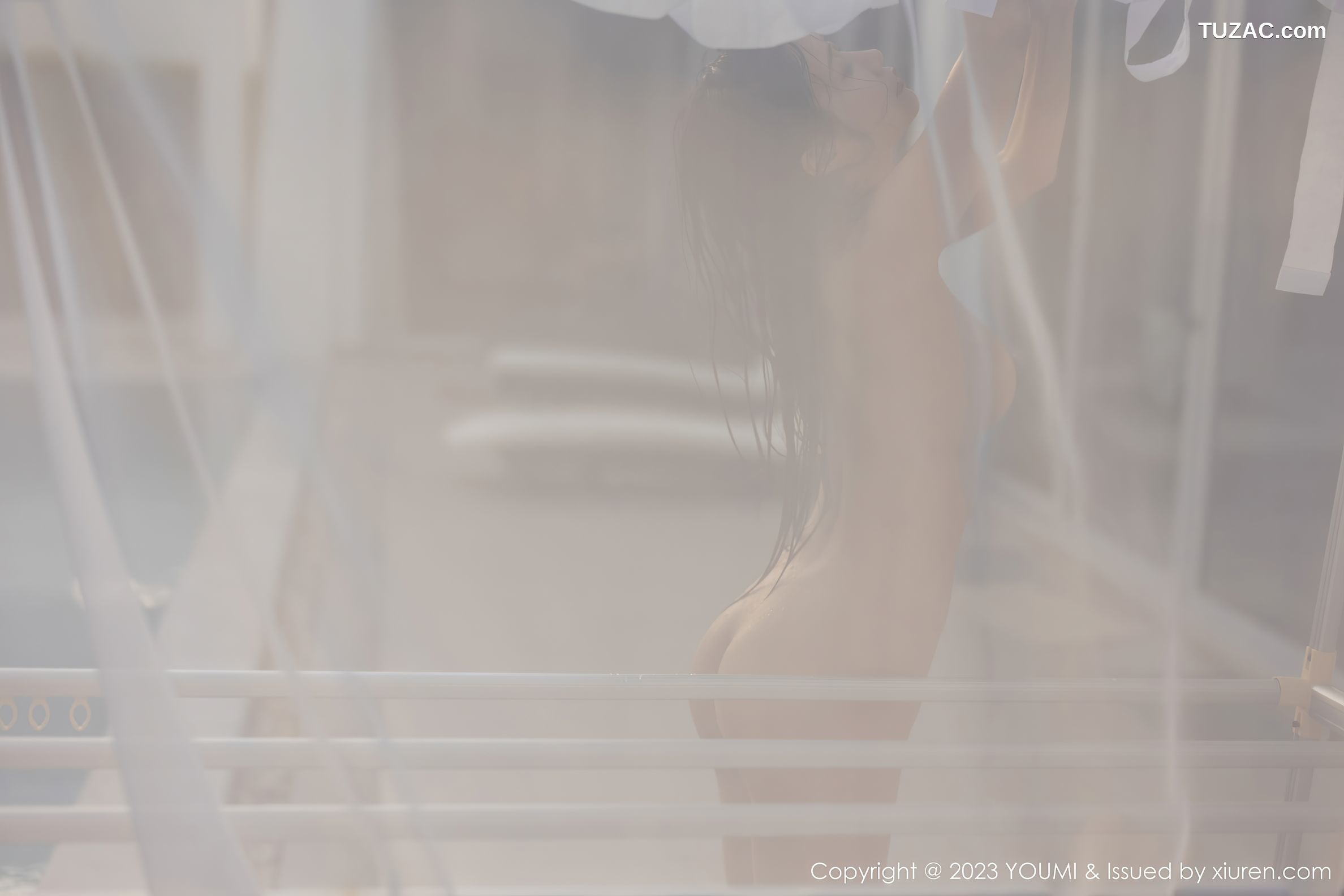 YouMi尤蜜荟-915-阿姣-泰国旅拍泳池边白色吊带短裙-2023.03.17