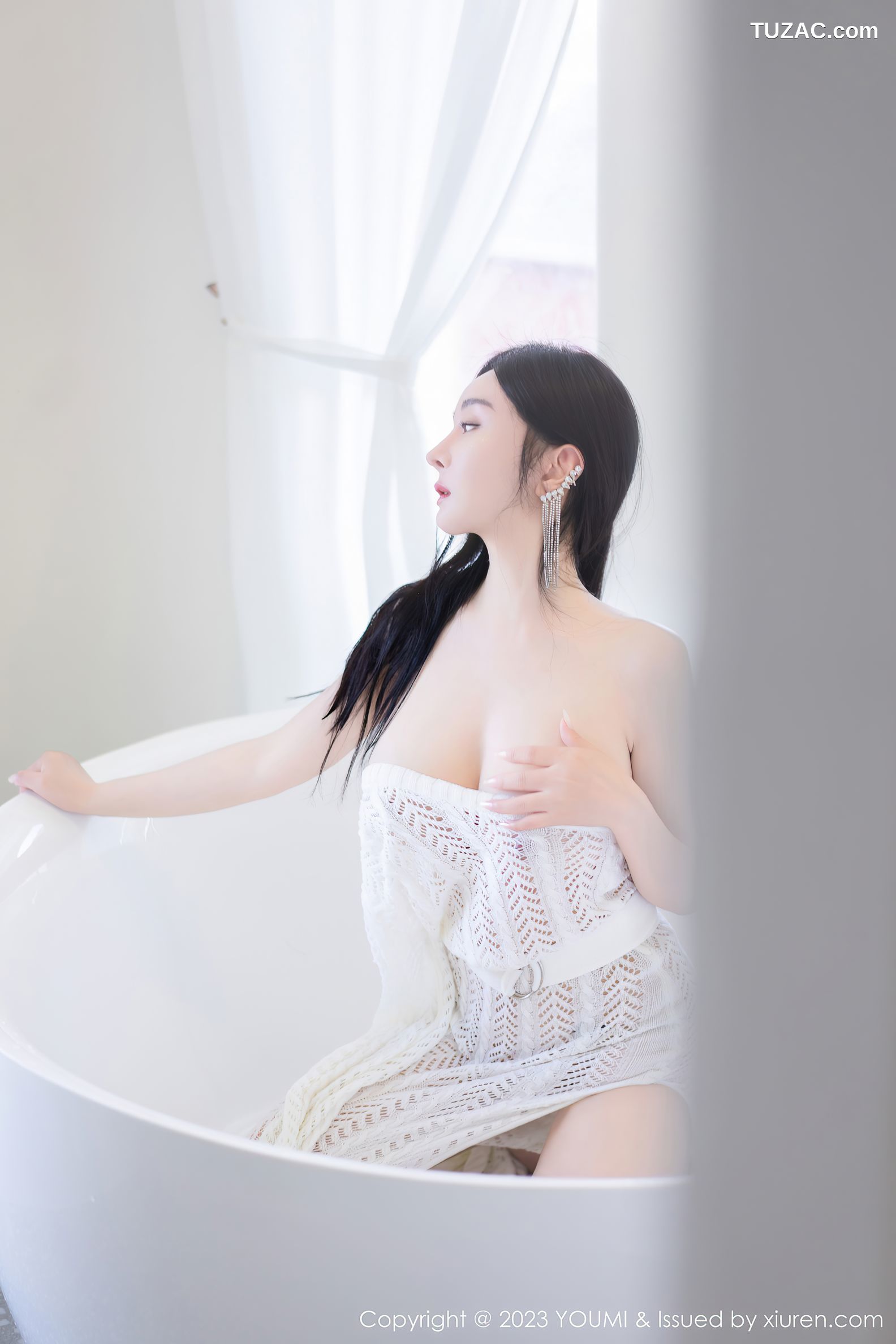 YouMi尤蜜荟-960-允爾-泳池拍摄性感白色缕空连衣裙-2023.07.05