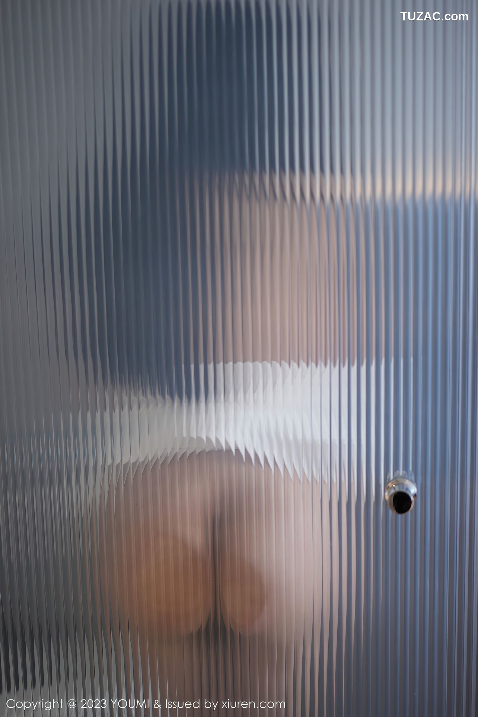 YouMi尤蜜荟-965-心妍小公主-性感白T黑短裙超薄黑丝-2023.07.17