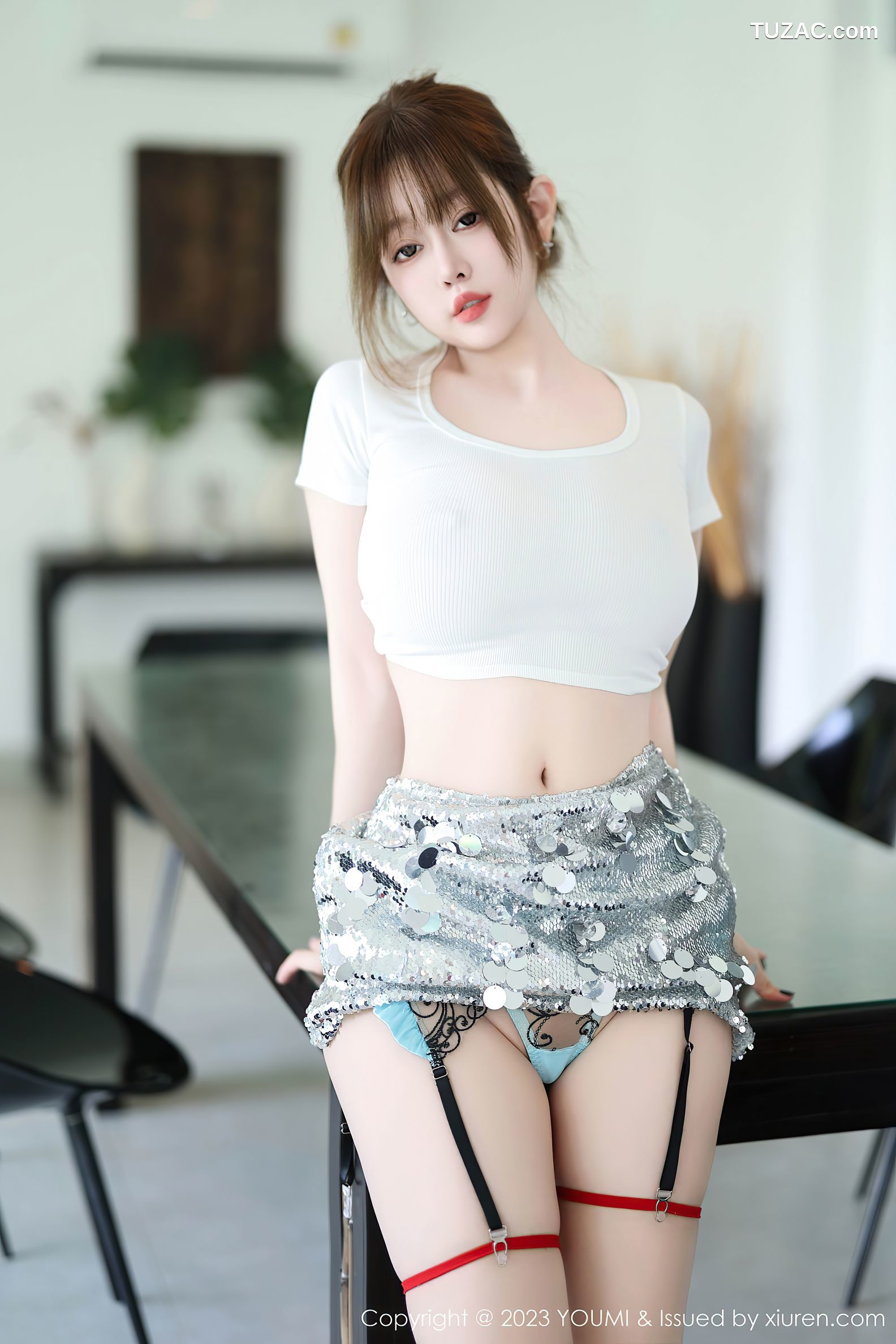 YouMi尤蜜荟-979-王雨纯-白色短T银色短裙丁字裤肉丝-2023.08.25