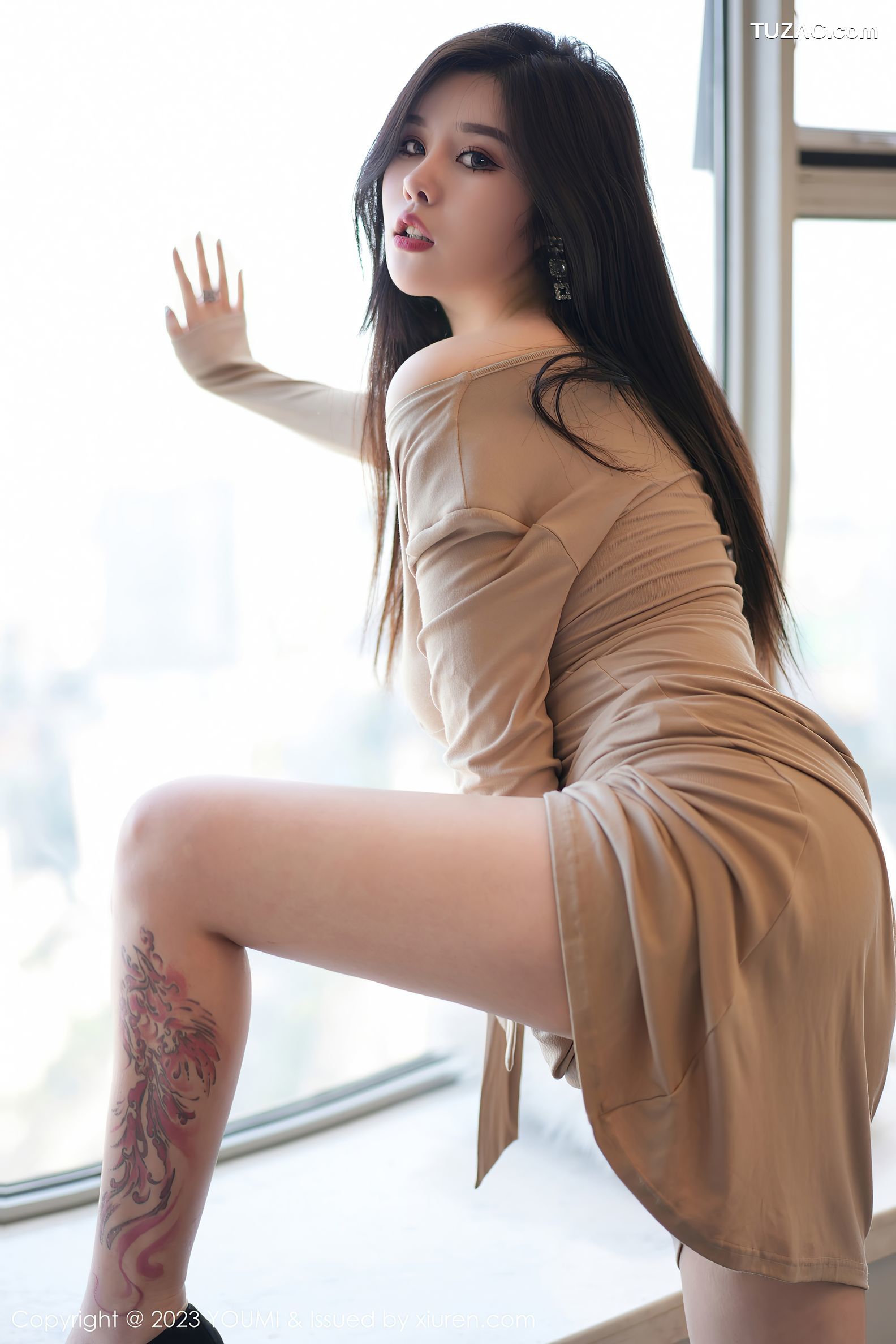 YouMi尤蜜荟-1000-周思乔Betty-浅米色连衣裙黑色丁字裤-2023.11.07